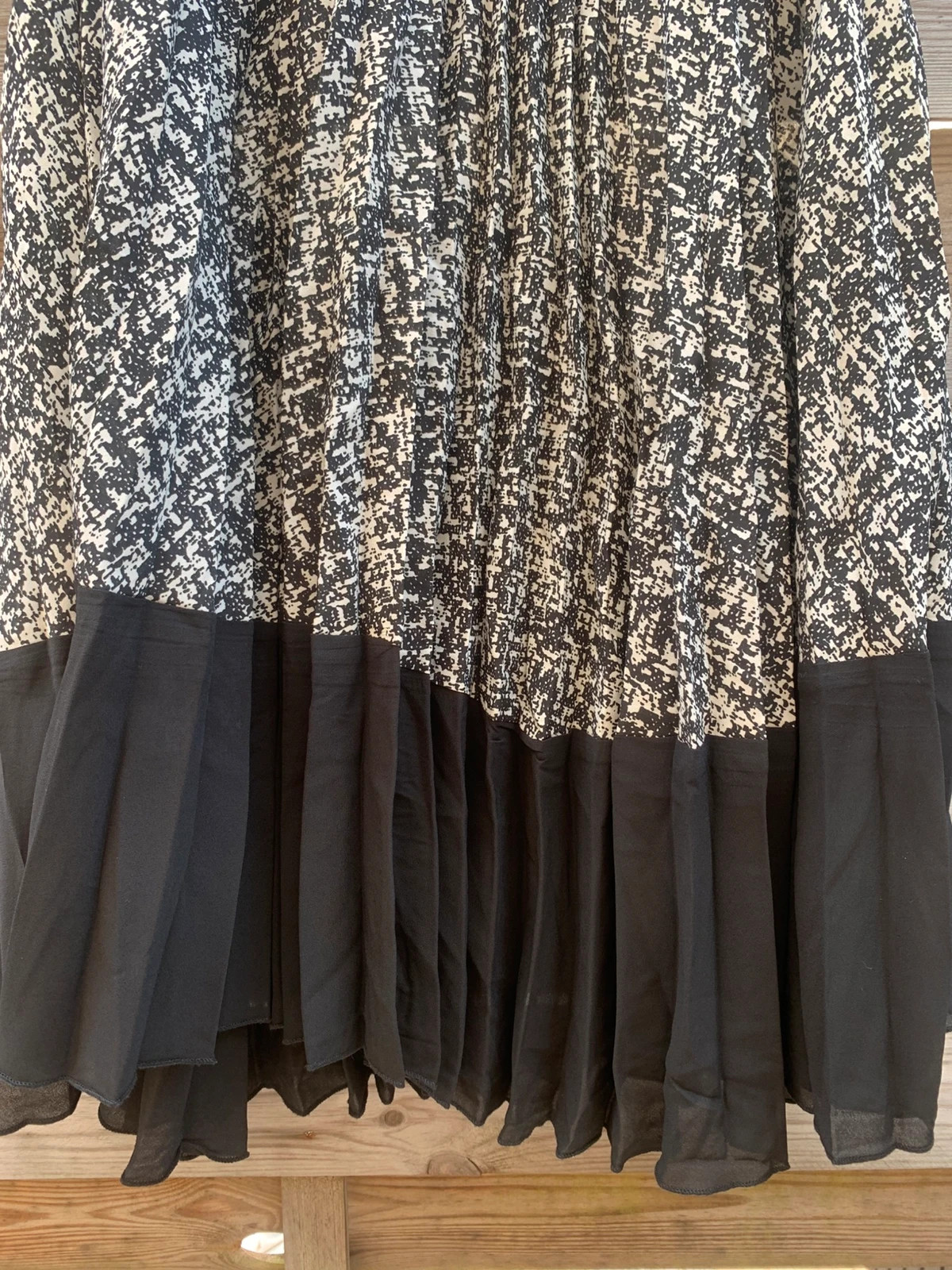 Jupe longue plissée Kaporal noire et écrue – Taille S – Neuve avec étiquette – Kaporal – taille S / 36 / 8 4