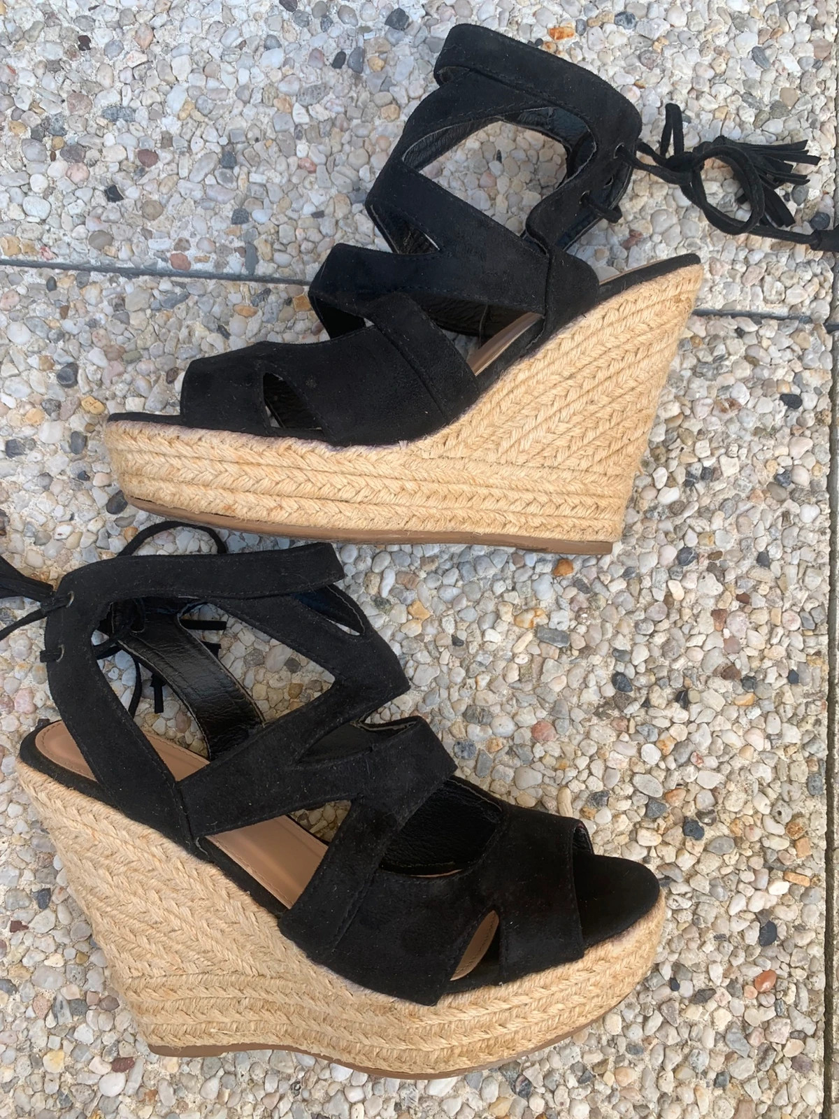 Sandales compensées noires à lacets & pampilles – Pointure 39 – taille 39 5