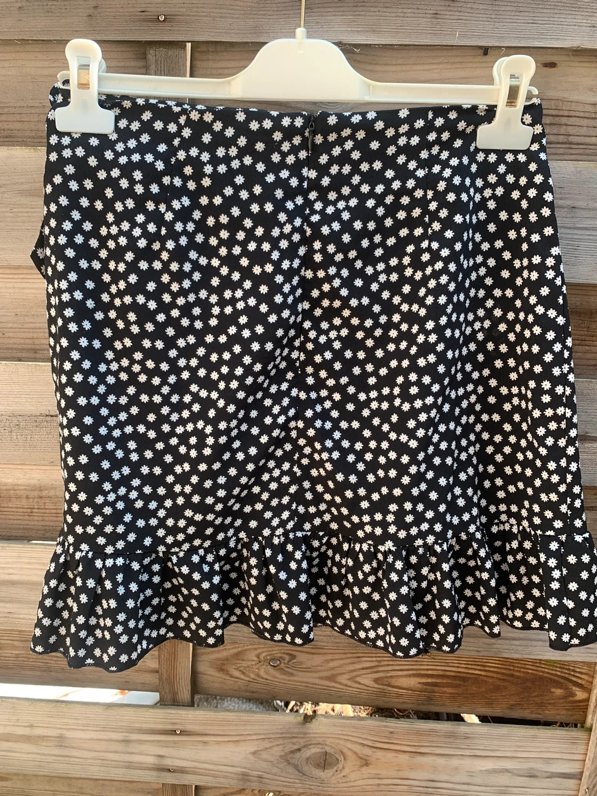 Jupe portefeuille noire à fleurs blanches T38/M volantée été – Shein – taille M / 38 / 10 4