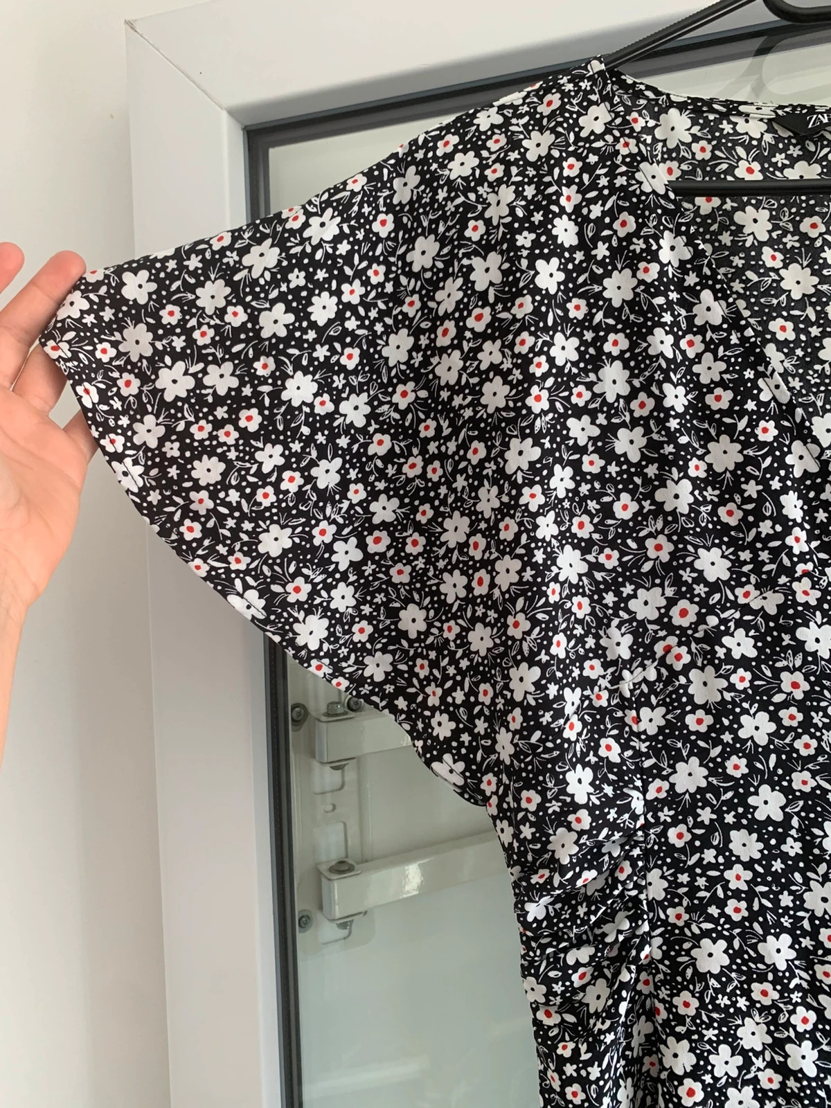 Zara – Robe courte fleurie noire et blanche – Taille S – Zara – taille S / 36 / 8 4