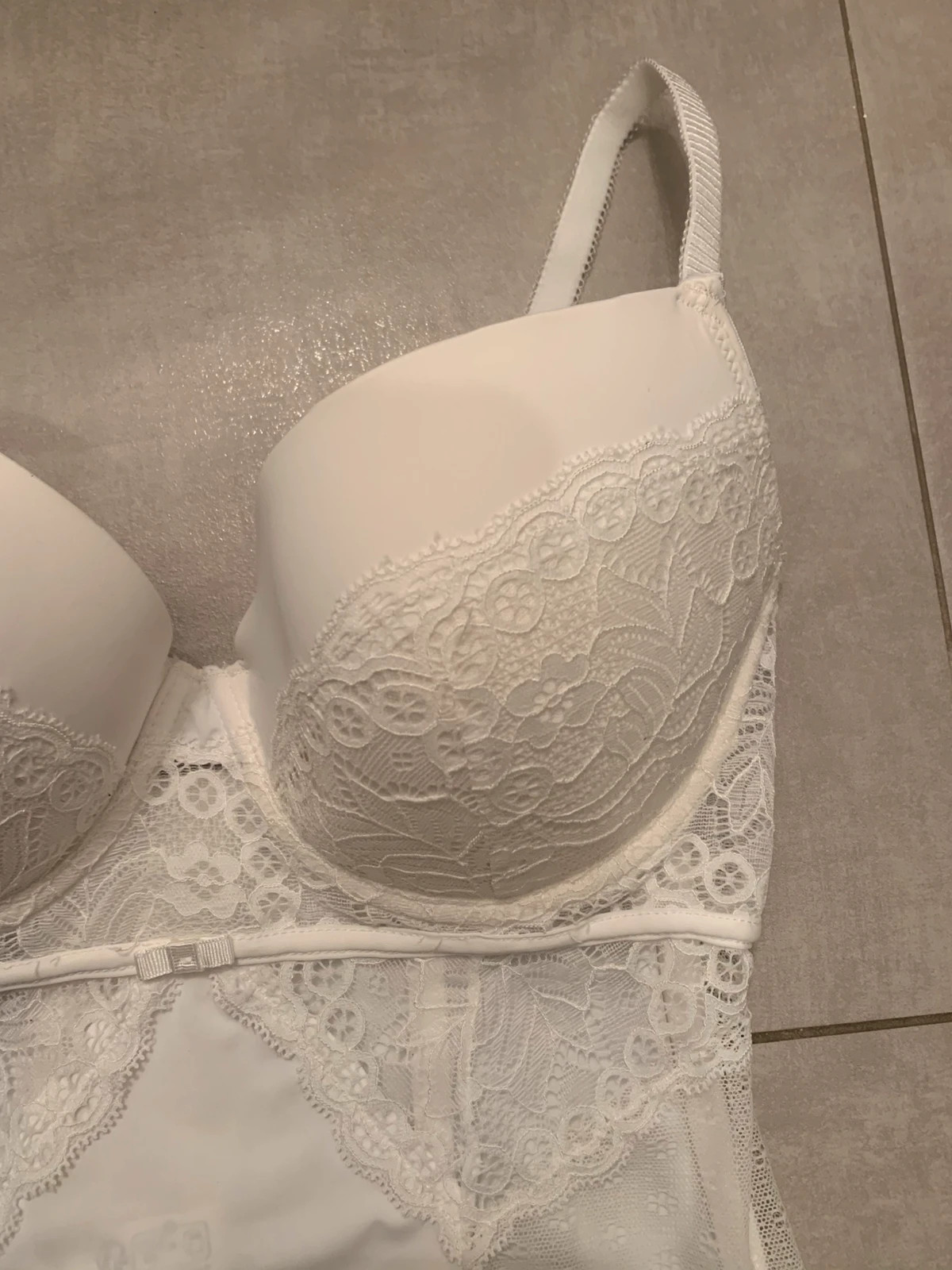 Guêpière bustier La city blanche dentelle avec porte-jarretelles – Neuve avec étiquette – 95B – La City – taille 95B 4