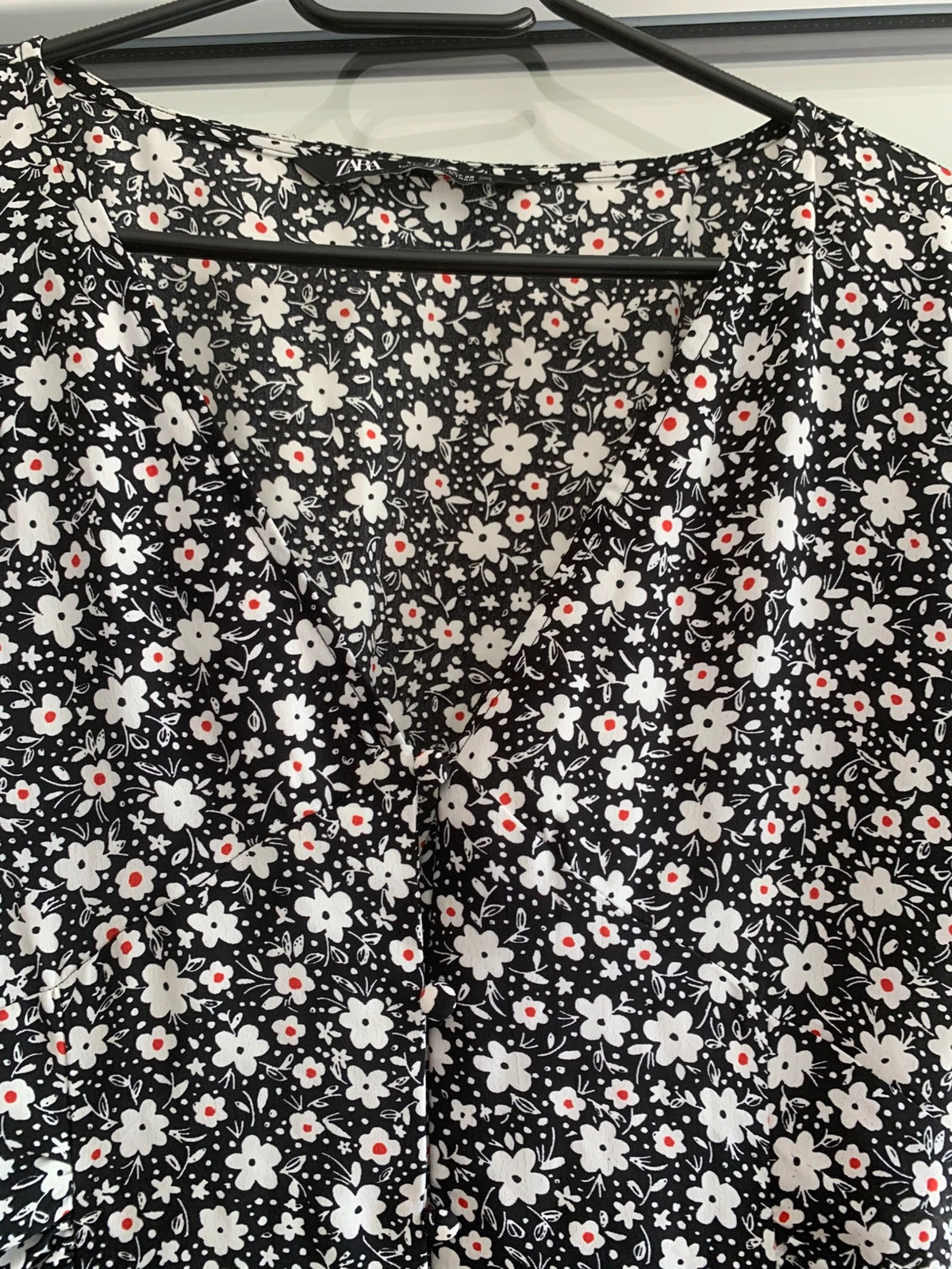 Zara – Robe courte fleurie noire et blanche – Taille S – Zara – taille S / 36 / 8 5