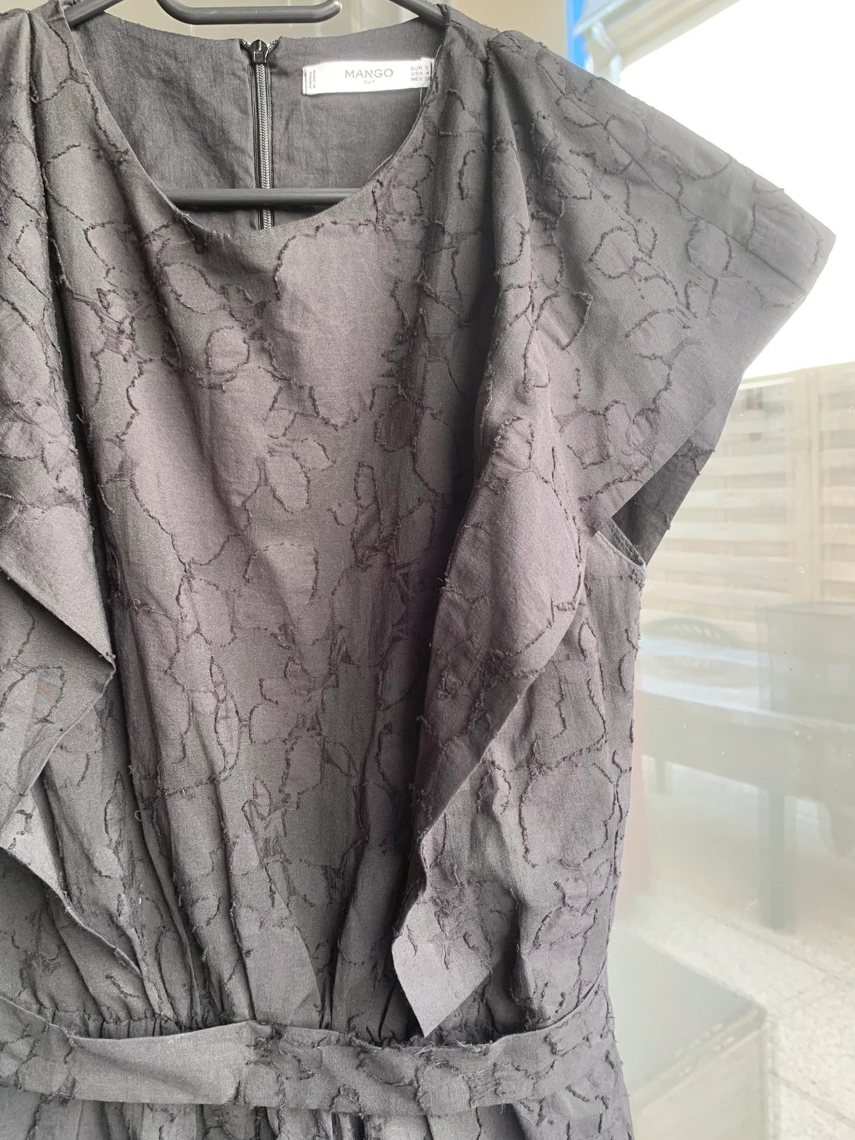 Robe Mango Suit noire texturée – taille S – ceinture intégrée – Mango – taille S / 36 / 8 5