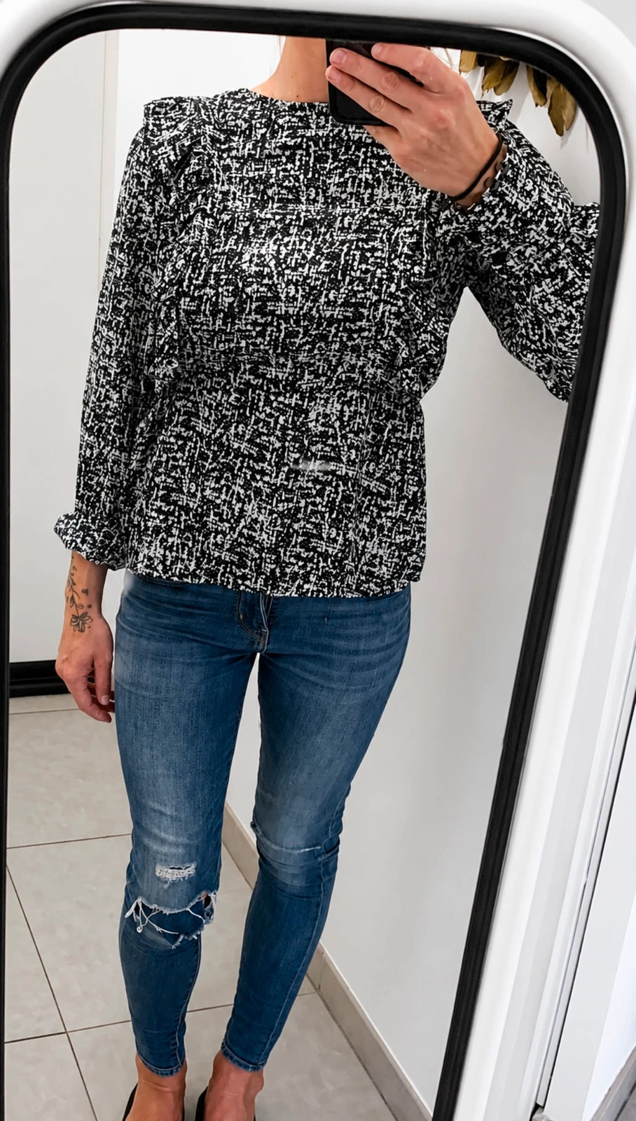 Blouse Kaporal noir & blanc à volants – élégante & tendance - T.S – Kaporal – taille S / 36 / 8 2