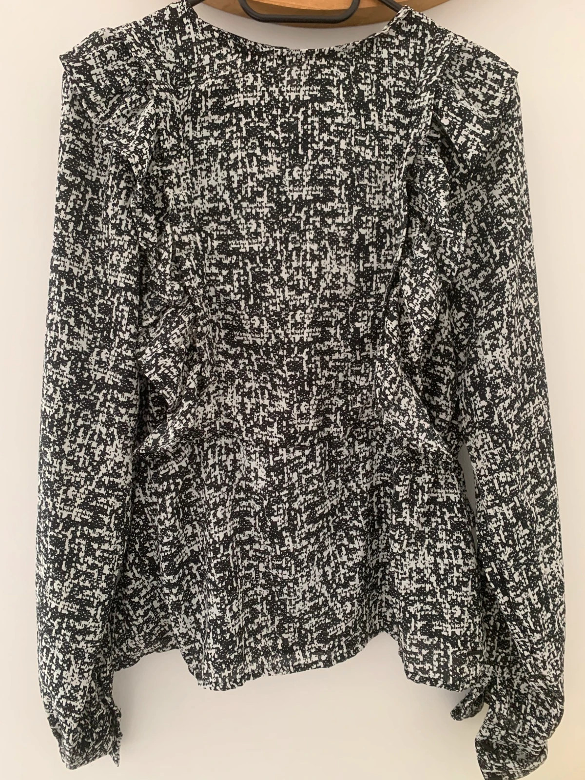Blouse Kaporal noir & blanc à volants – élégante & tendance - T.S – Kaporal – taille S / 36 / 8 3