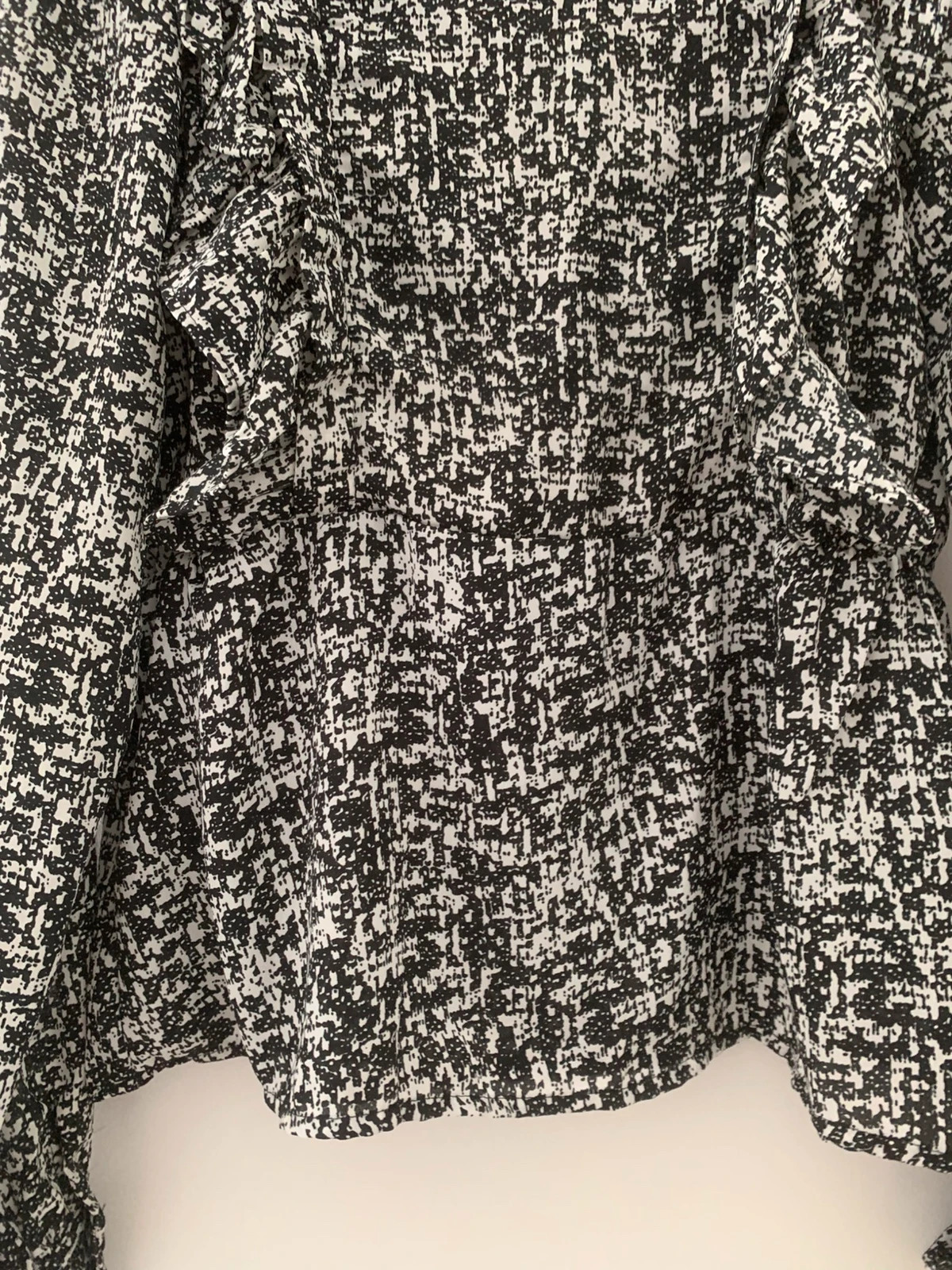 Blouse Kaporal noir & blanc à volants – élégante & tendance - T.S – Kaporal – taille S / 36 / 8 5