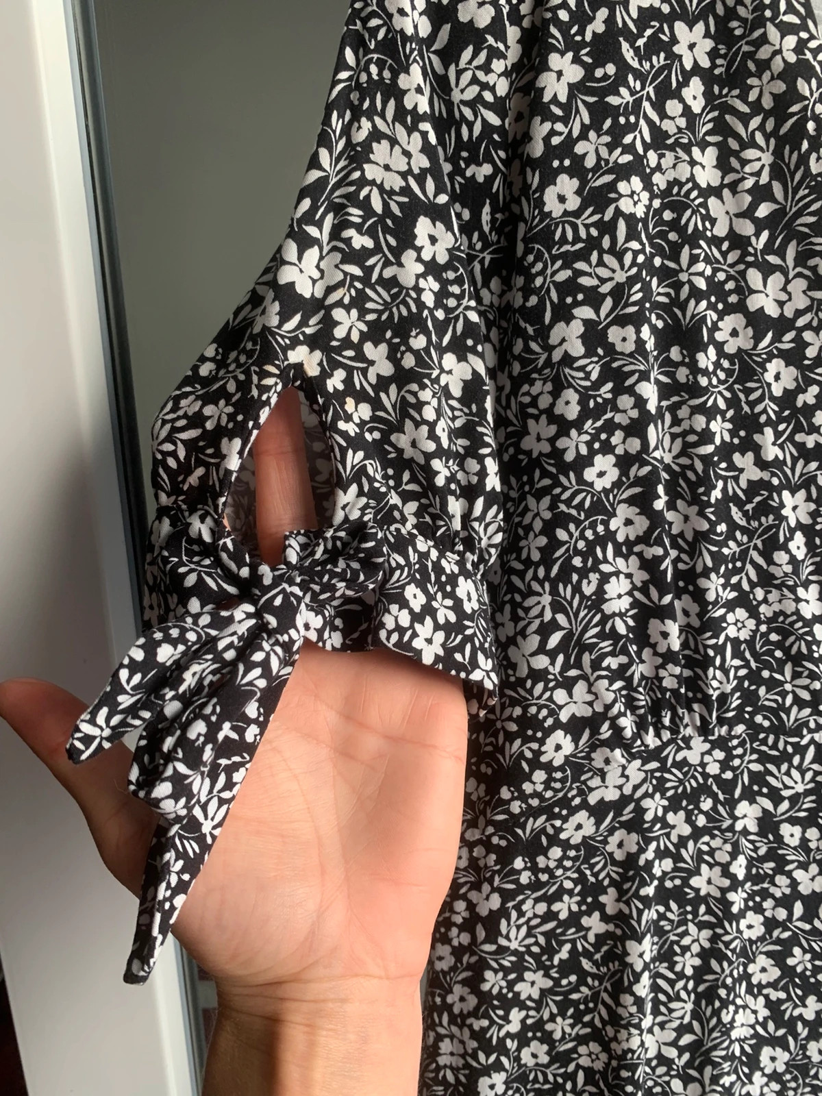 Robe fleurie noire et blanche AMISU (New Yorker) Taille 36 Très bon état – New Yorker – taille S / 36 / 8 4