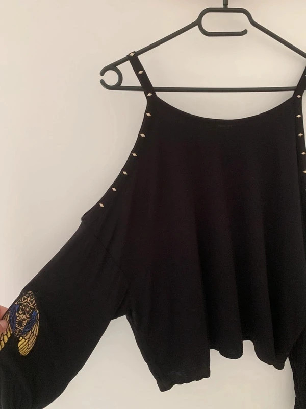 Top noir épaules dénudées Jennyfer XS – manches brodées cigale – Jennyfer – taille XS / 34 / 6 2