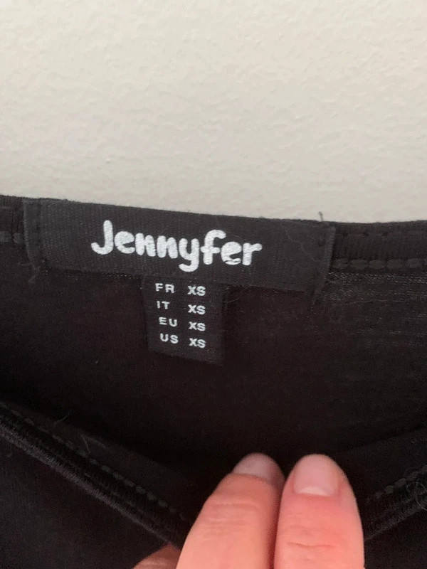 Top noir épaules dénudées Jennyfer XS – manches brodées cigale – Jennyfer – taille XS / 34 / 6 4