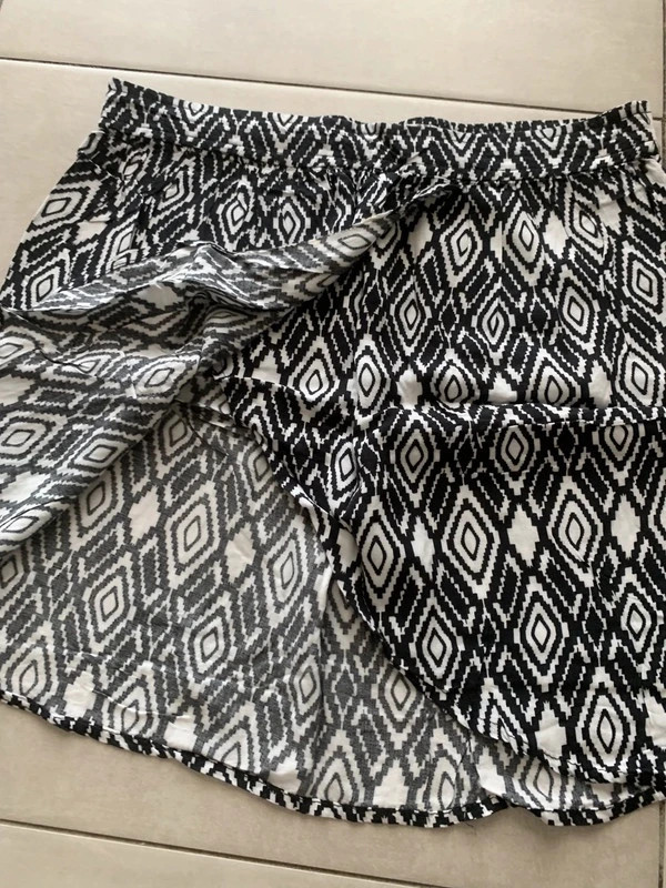 Jupe fluide noire et blanche imprimé graphique – Taille S – taille S / 36 / 8 2