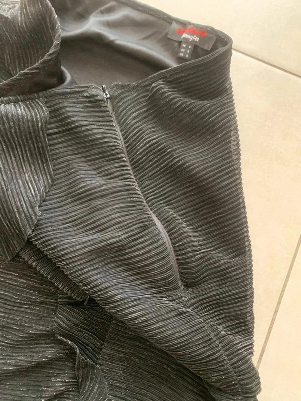 Jupe noire brillante plissée à volant Jennyfer – Taille S – Jennyfer – taille S / 36 / 8 3