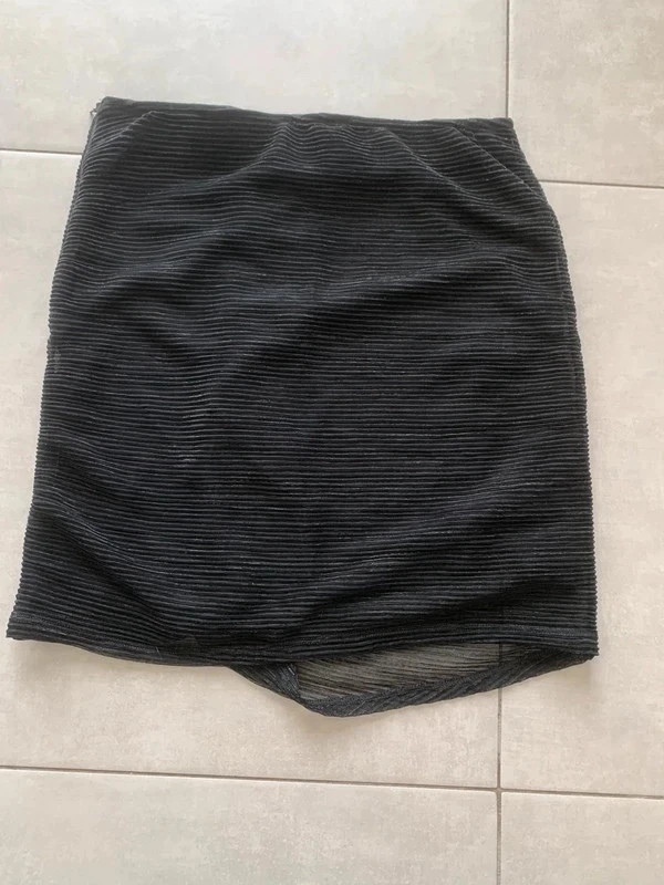 Jupe noire brillante plissée à volant Jennyfer – Taille S – Jennyfer – taille S / 36 / 8 4