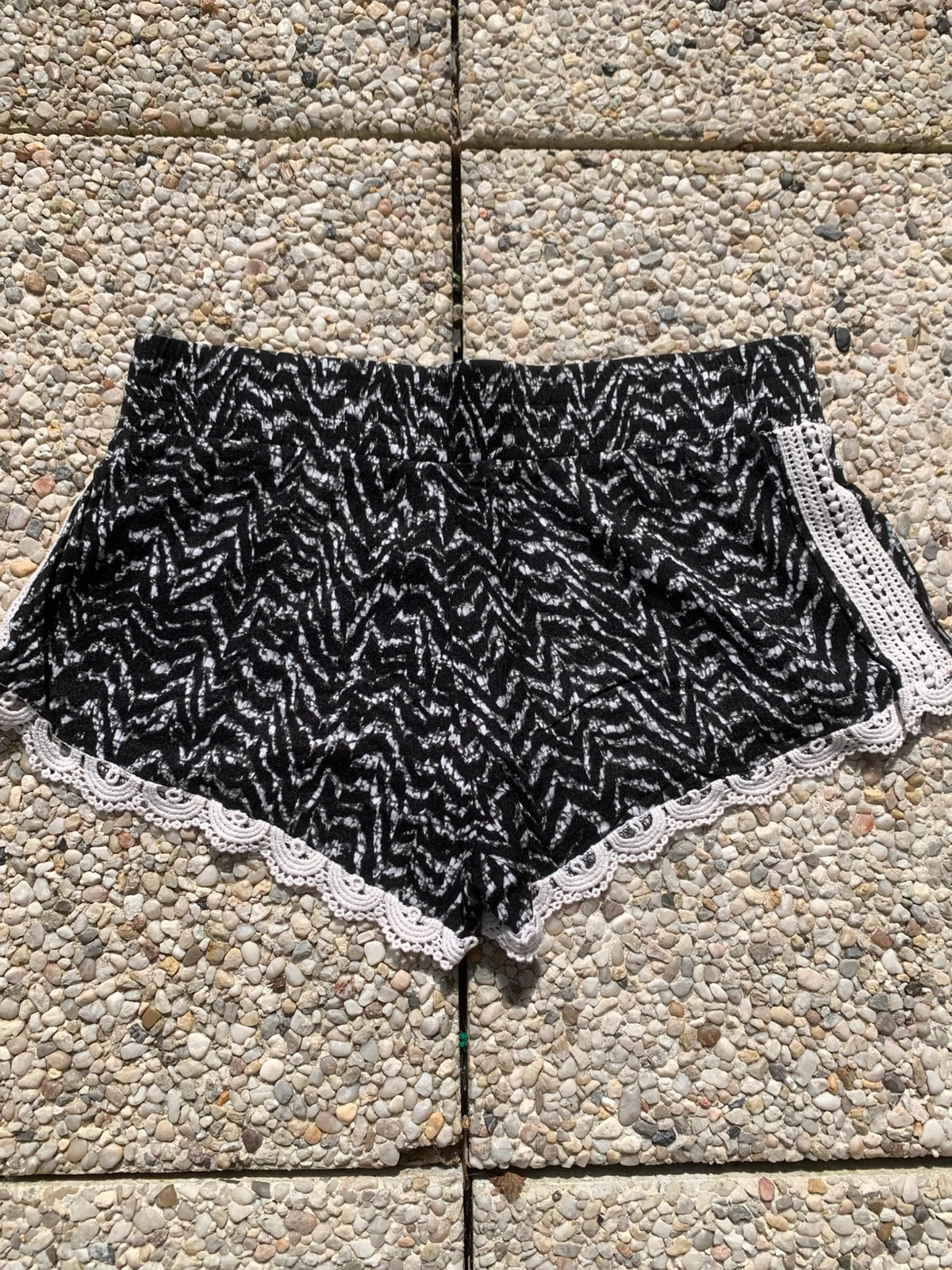 Short de nuit imprimé noir blanc dentelle Undiz XS – Undiz – taille XS / 34 / 6 5
