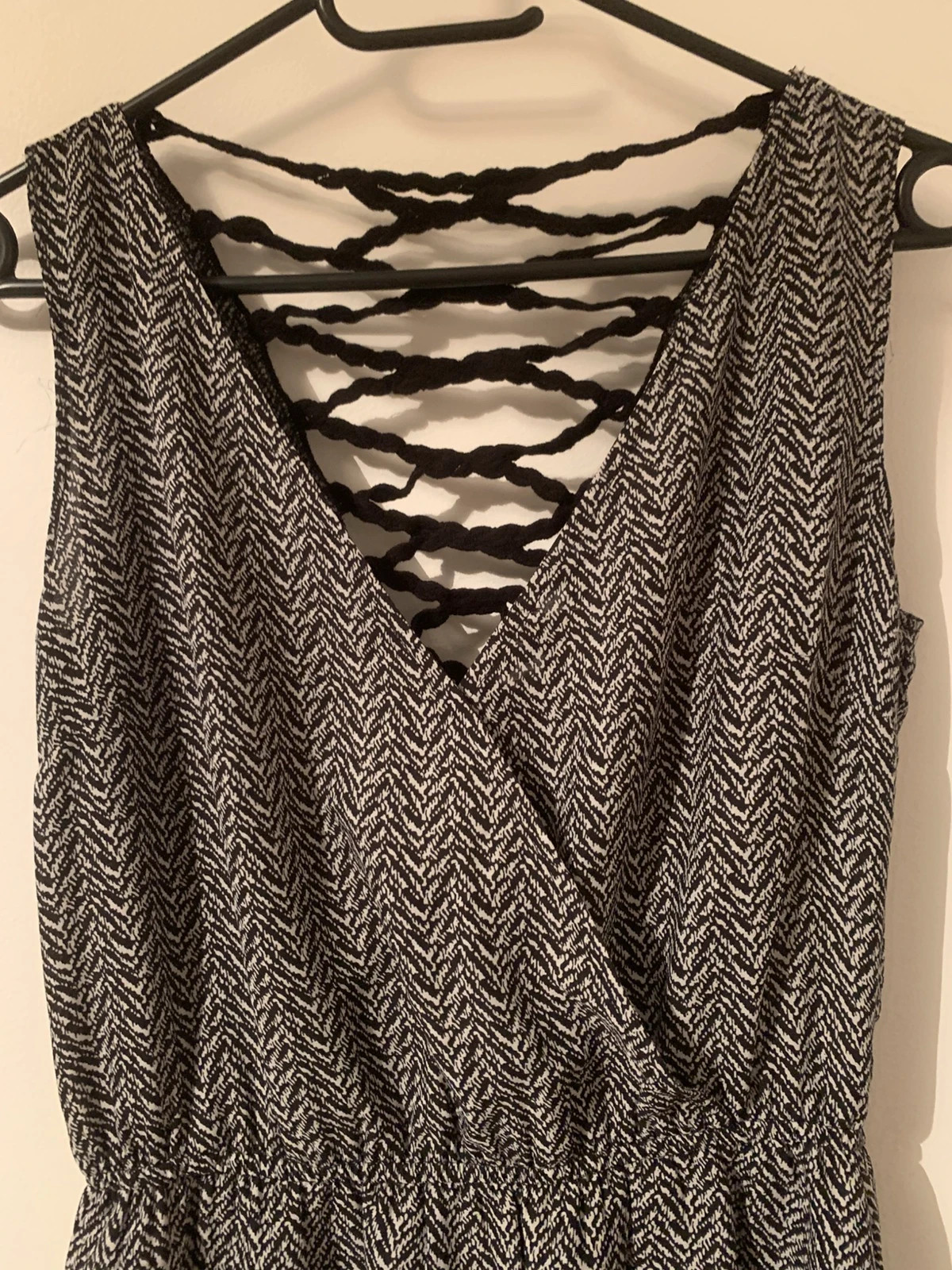 Robe noire et blanche à motif Reserved – dos lacé – taille 34 – Reserved – taille XS / 34 / 6 2