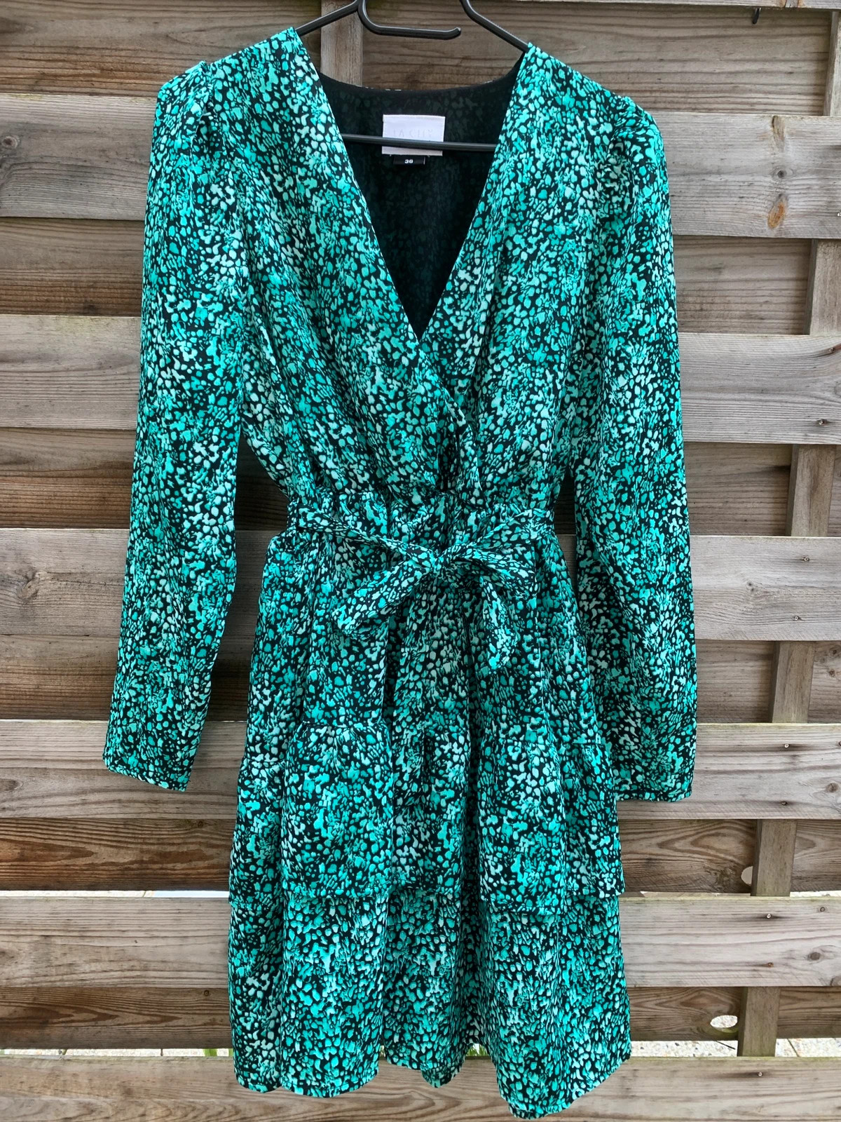 🌿 Robe portefeuille verte imprimée – Taille 36 – Neuve – La City – taille S / 36 / 8 2