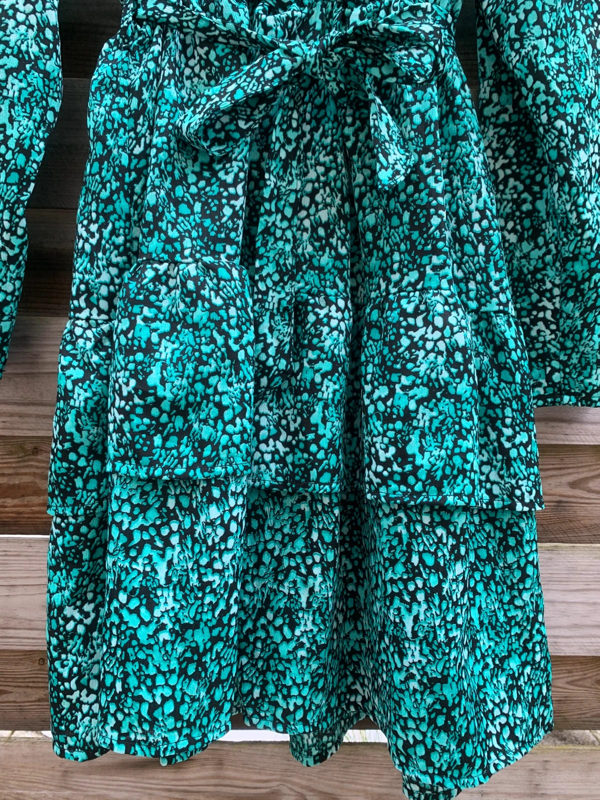 🌿 Robe portefeuille verte imprimée – Taille 36 – Neuve – La City – taille S / 36 / 8 5