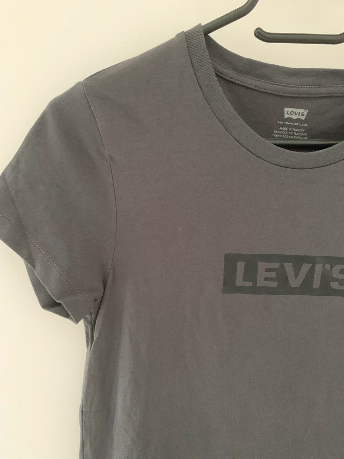 🩶 T-shirt gris foncé Levi’s – logo ton sur ton – XXS 🩶 – Levi's – taille XXS / 32 / 4 4