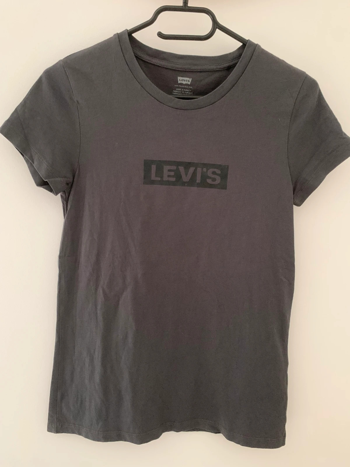 🩶 T-shirt gris foncé Levi’s – logo ton sur ton – XXS 🩶 – Levi's – taille XXS / 32 / 4 2