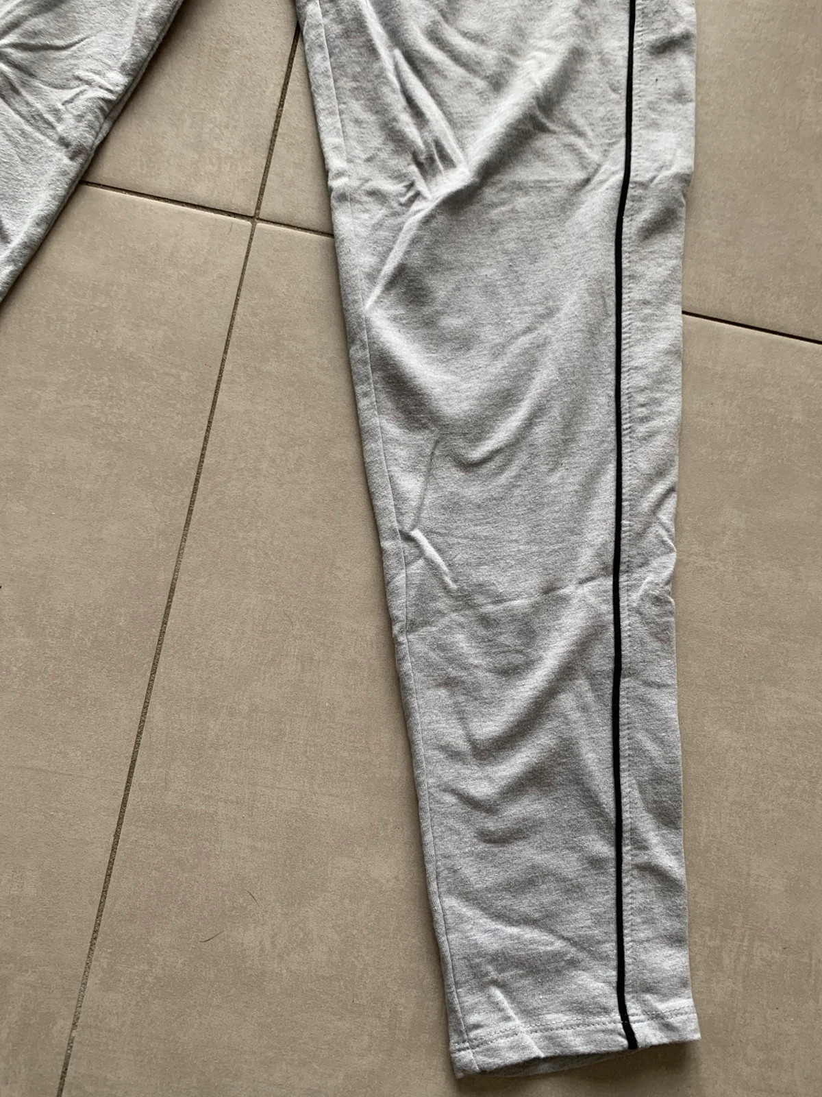 Jogging gris Jennyfer taille S – confortable & tendance – Jennyfer – taille S / 36 / 8 5