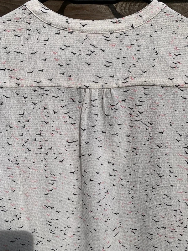 Blouse Camaïeu beige imprimée oiseaux col noir sans manches - S – Camaïeu – taille S / 36 / 8 5