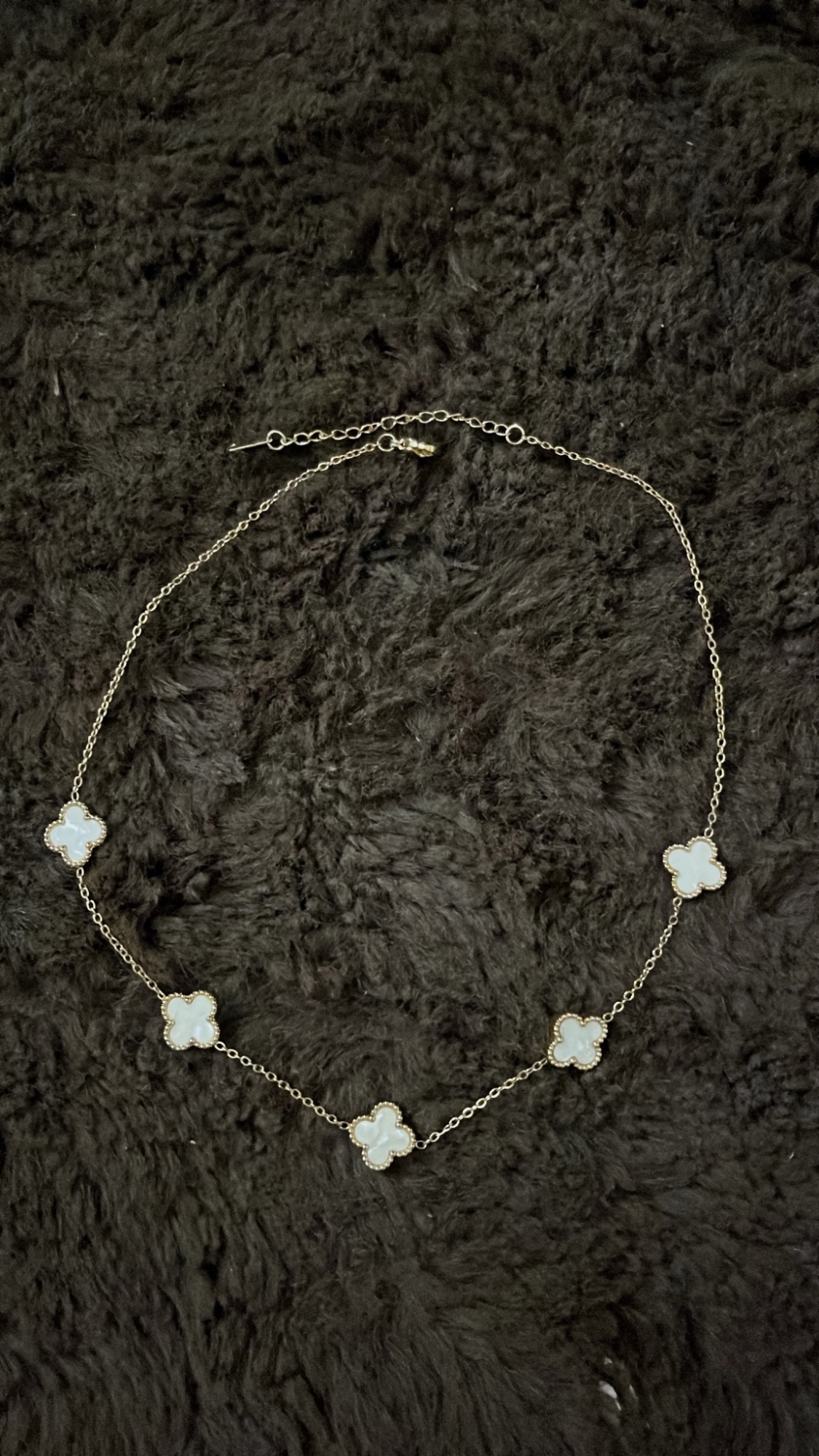 Colier trèfle blanc