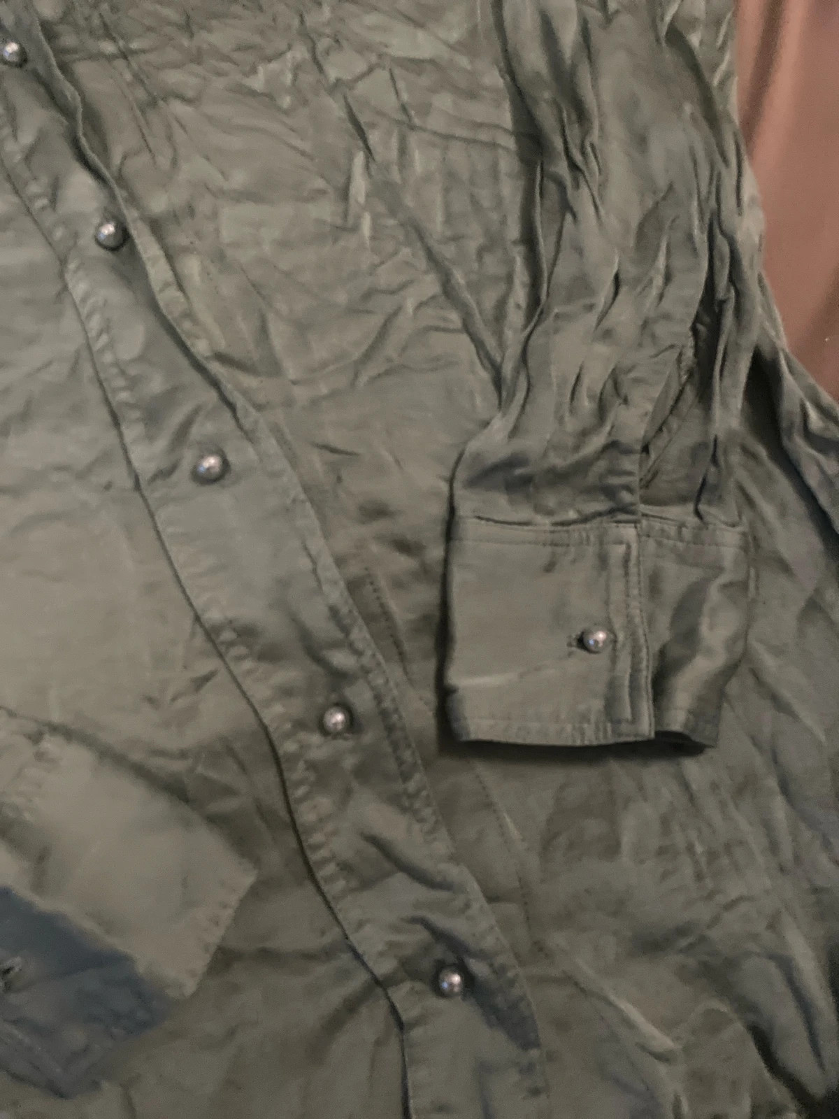 Chemise MNG Mango vert sauge satinée – – Mango – taille XS / 34 / 6 4