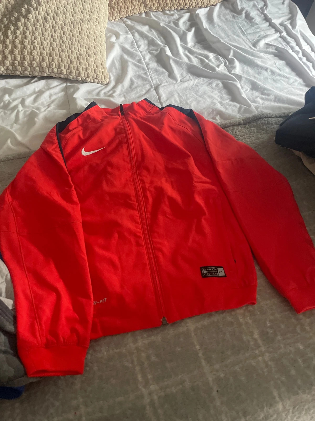 Veste de sport Nike – Nike – taille 8 ans / 128 cm 4