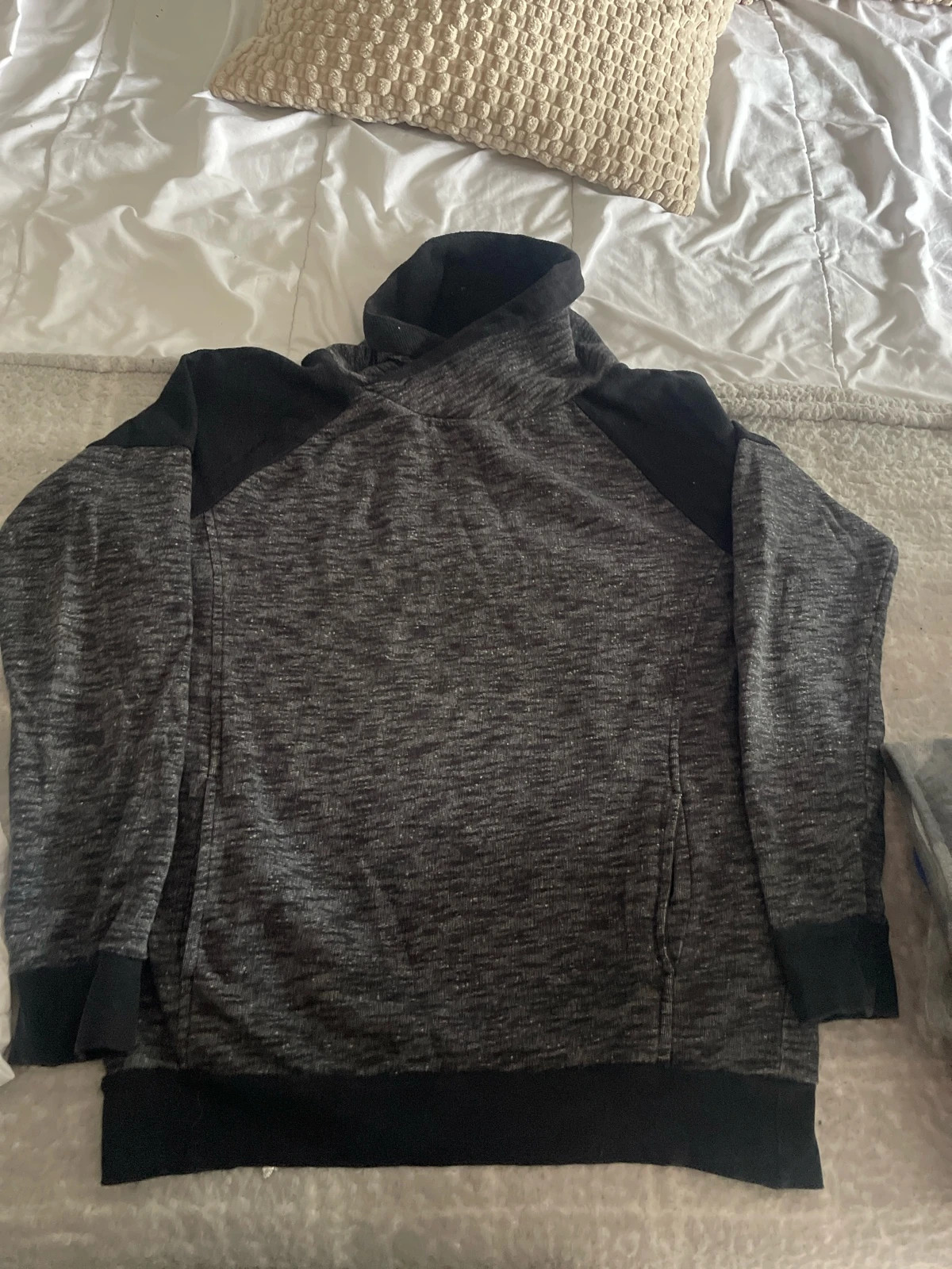 Pull garçon – Kiabi – taille 12 ans / 152 cm