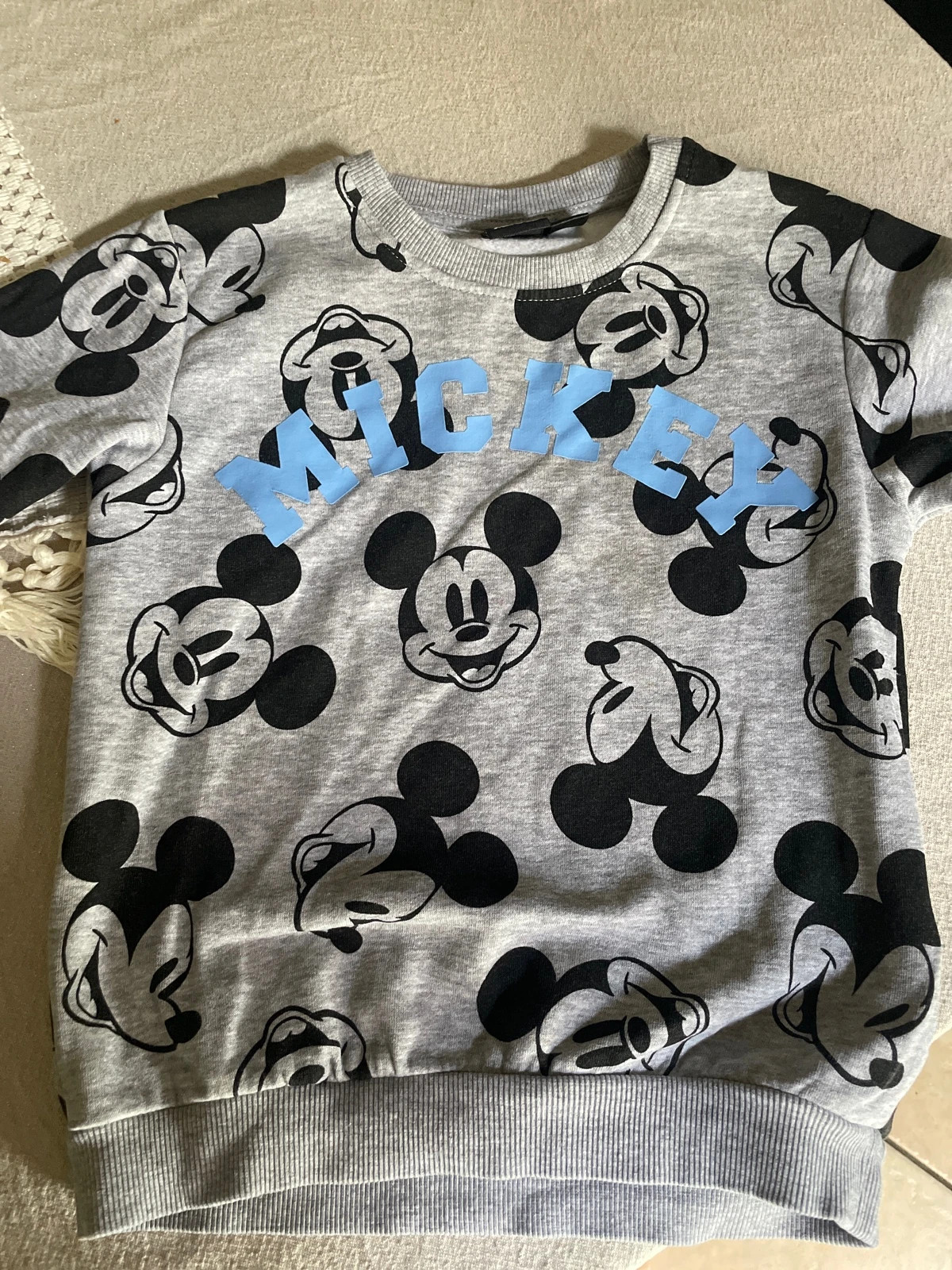 Pull Mickey – Disney – taille 4 ans / 104 cm