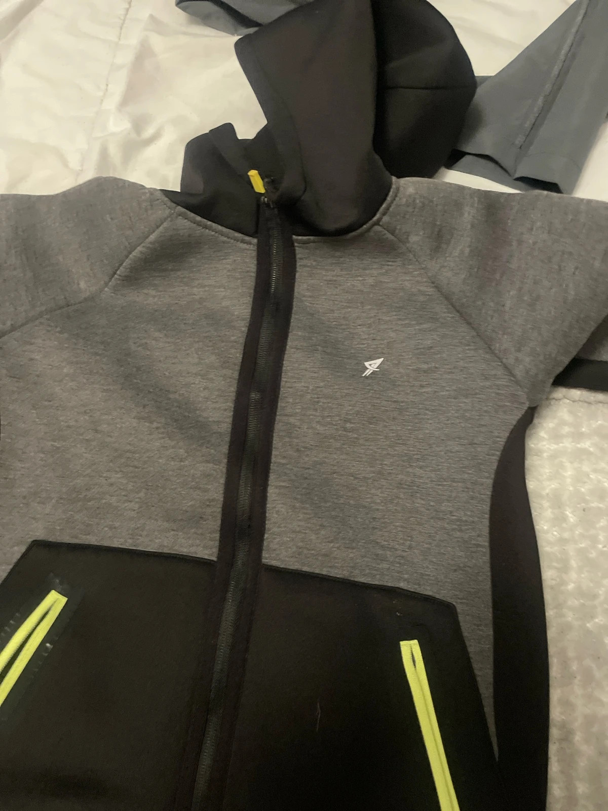 Veste garçons sport – Active – taille 10 ans / 140 cm 2