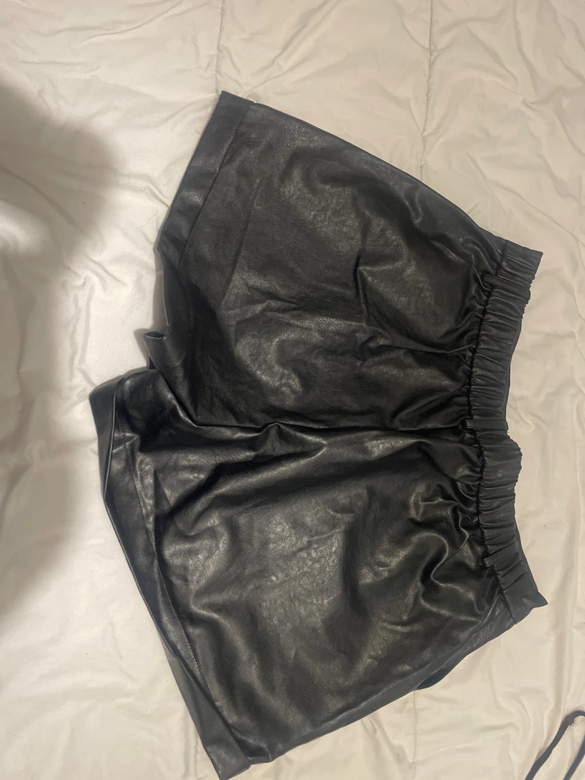 Short similicuir – Shein – taille XL / 42 / 14 2