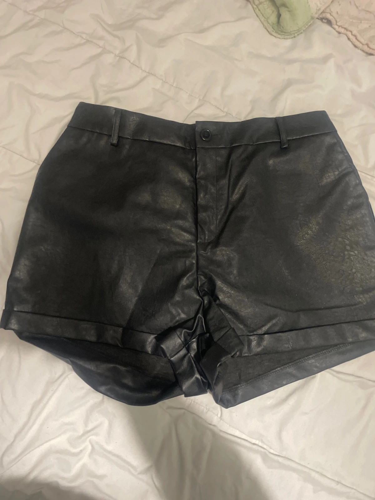 Short similicuir – Shein – taille XL / 42 / 14