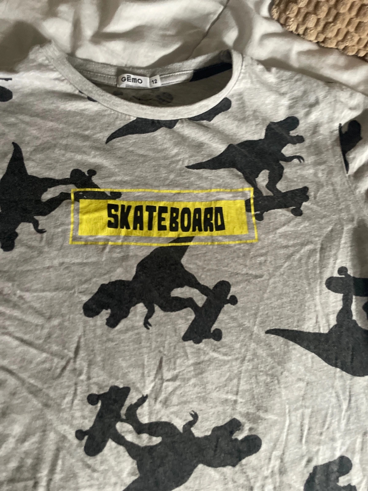 T-shirt Gémo garçon skateboard dinosaures – 12 ans – Gémo – taille 12 ans / 152 cm 4