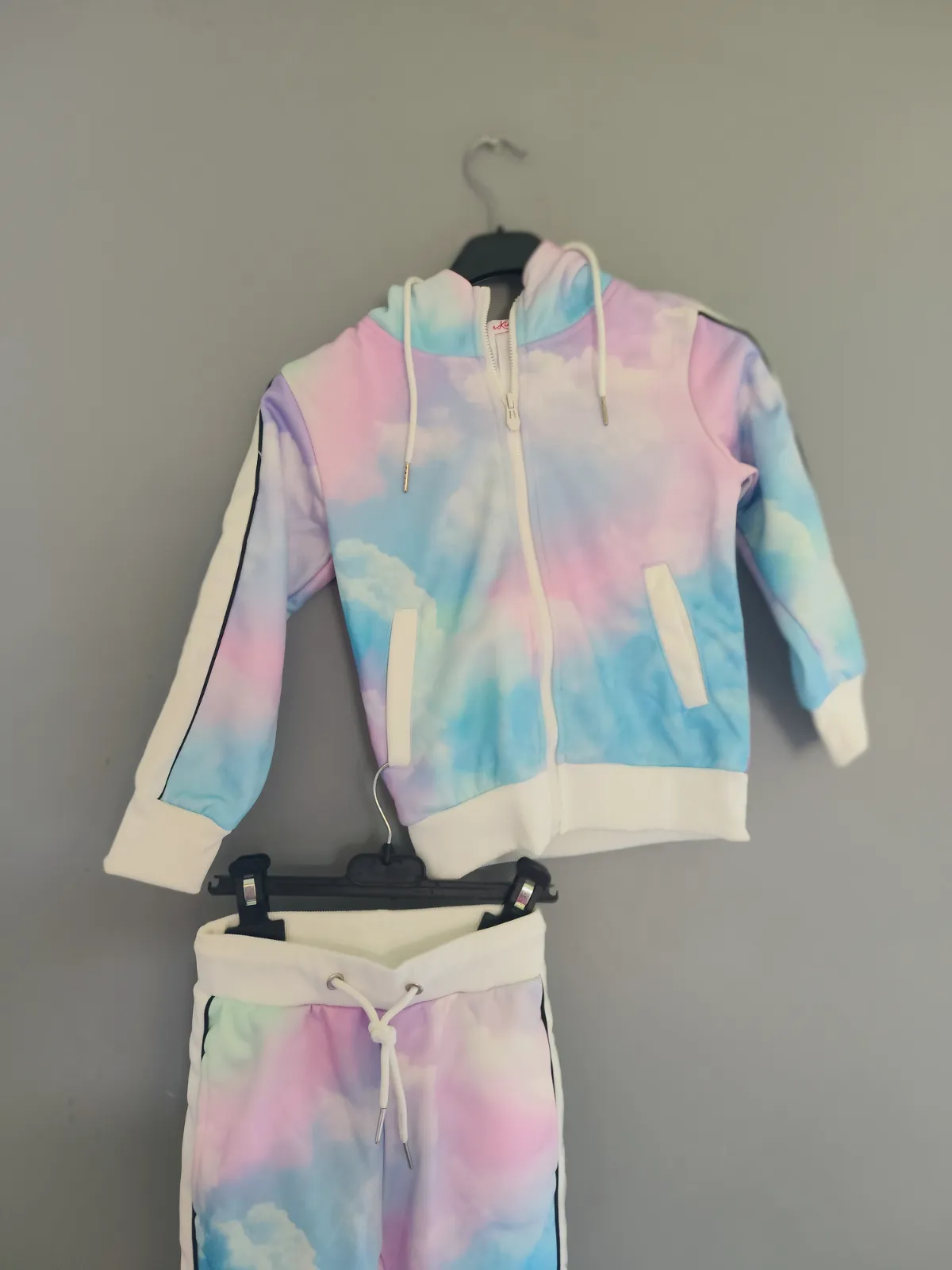 Ensemble survêtement 2 pièces tie-dye nuages – Boom kids – taille 8 ans 4