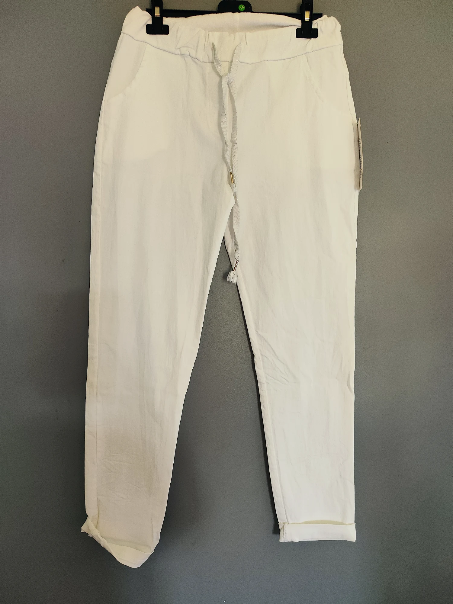 Pantalon blanc avec étoile strass au dos