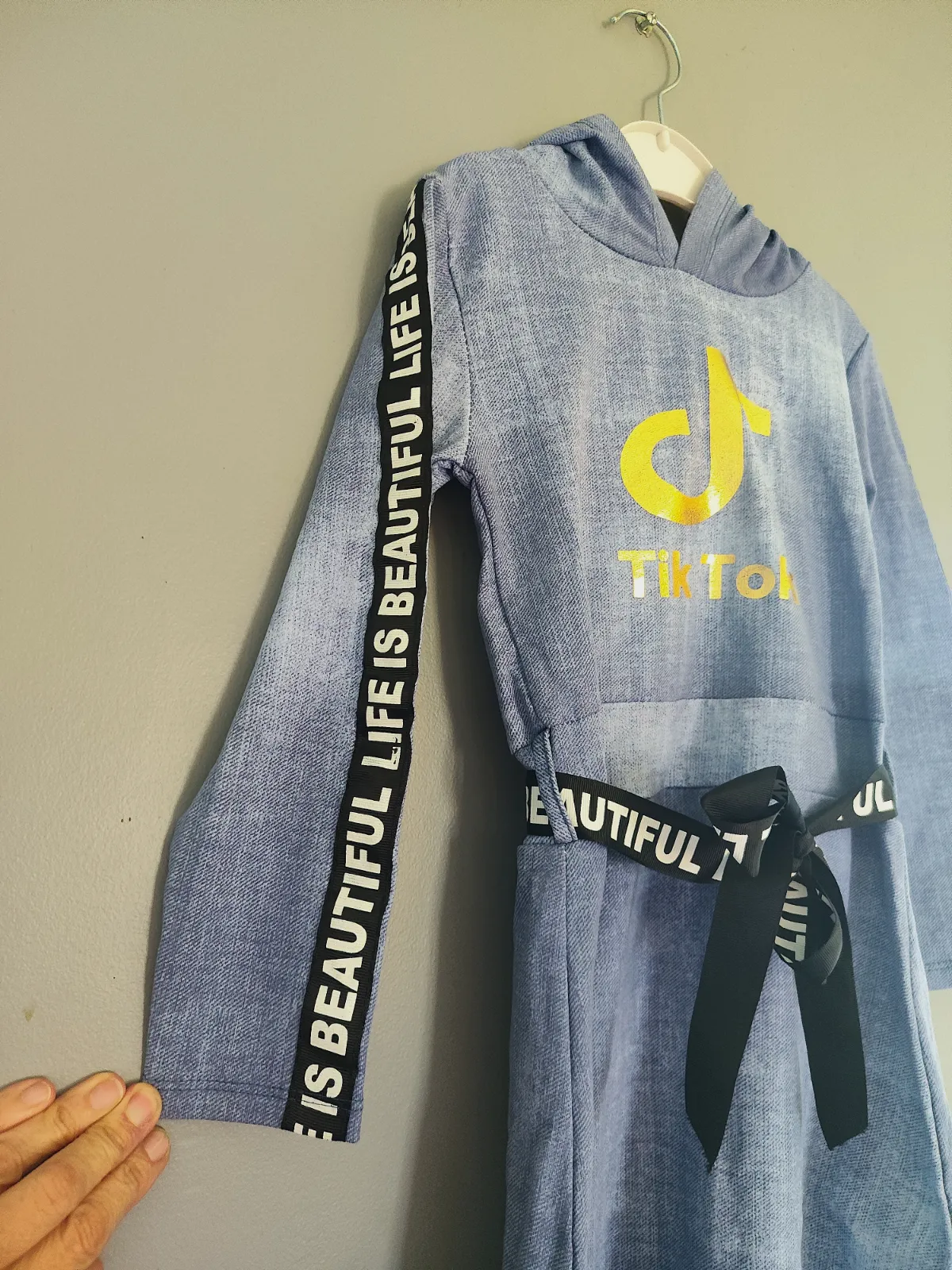 Robe à capuche bleue avec logo Tik Tok – Coraline kids – taille 4 ans 2