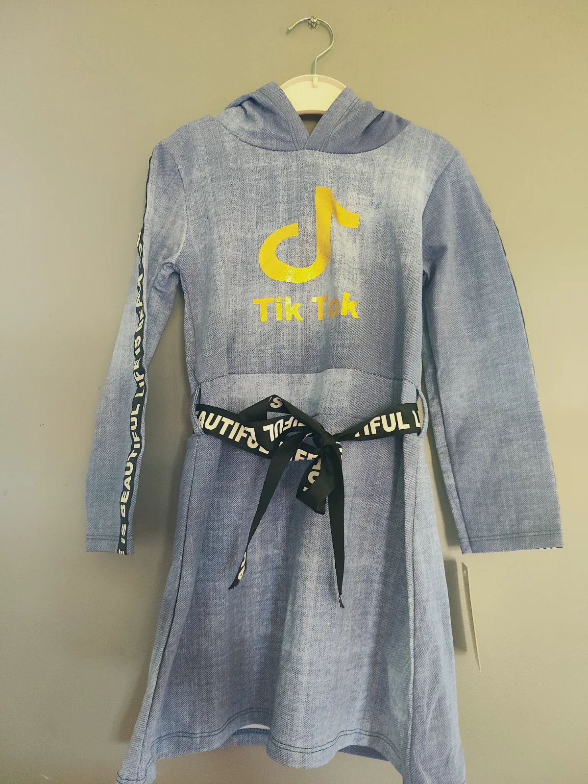 Robe à capuche bleue avec logo Tik Tok – Coraline kids – taille 4 ans 3
