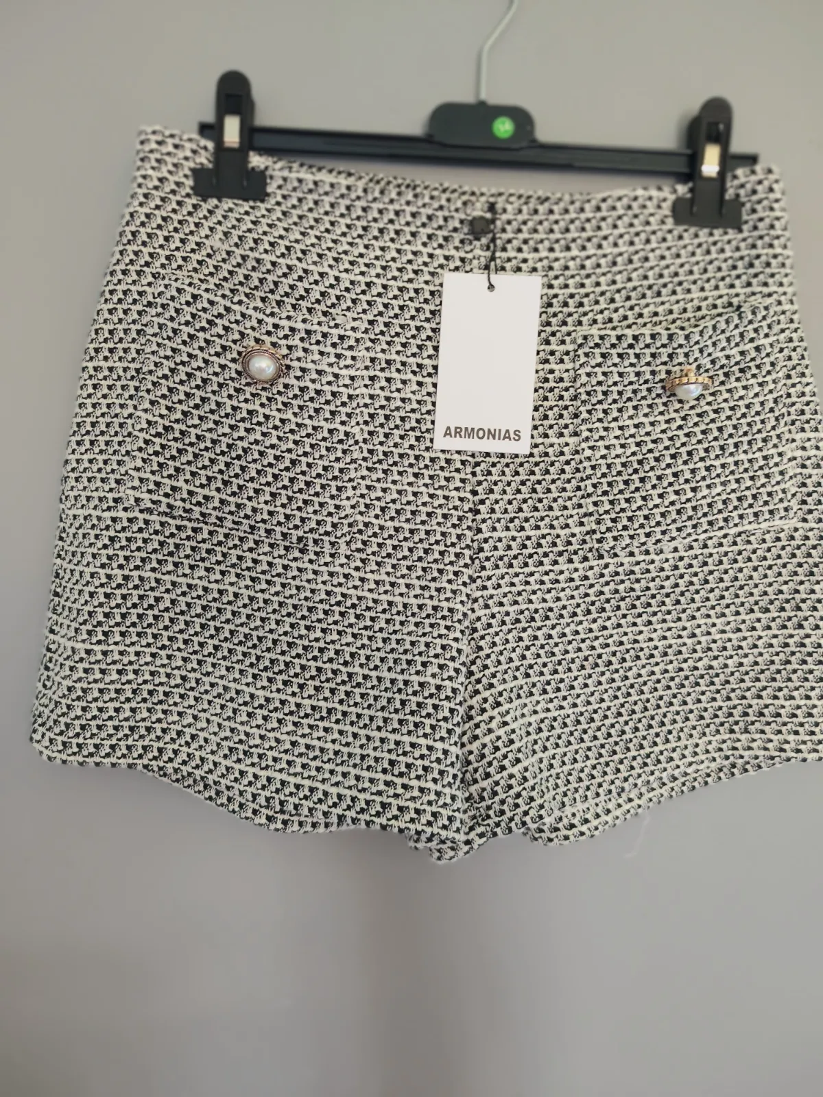 Short en tweed Armonias noir et blanc – Armonias – taille L 2