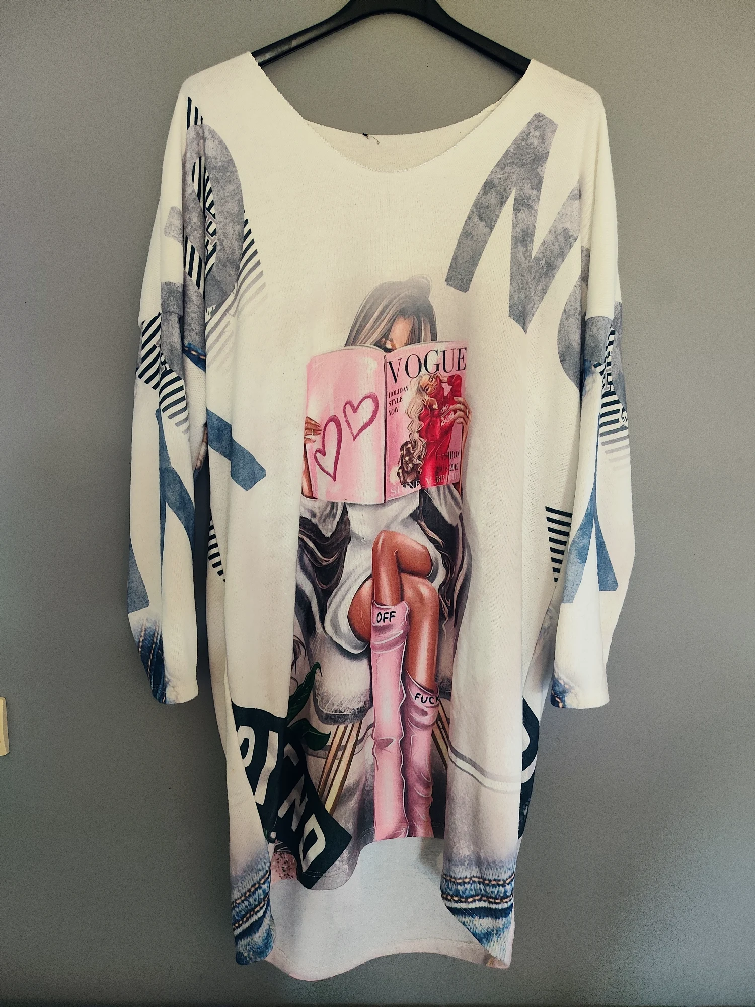 Robe pull imprimée illustration Vogue