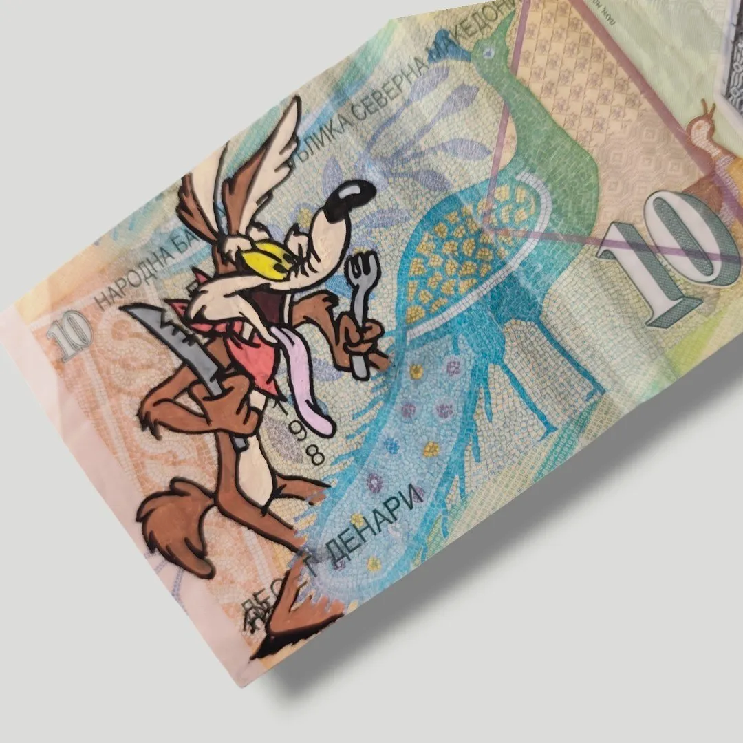 Œuvre Originale Money Art - Wile E. Coyote sur Billet Macédoine – CAPTAIN CUSTOM 3