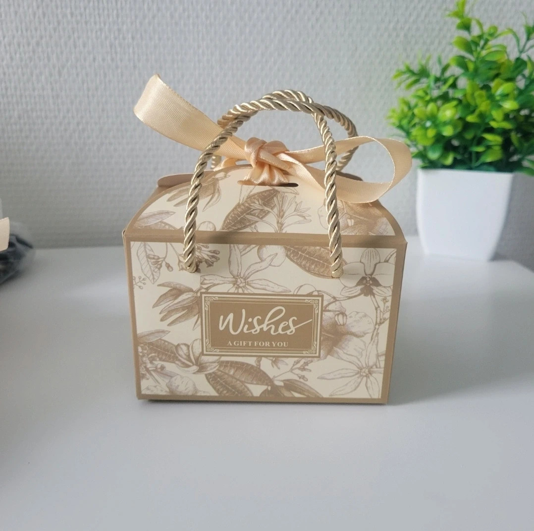 Sac cadeau en carton 4