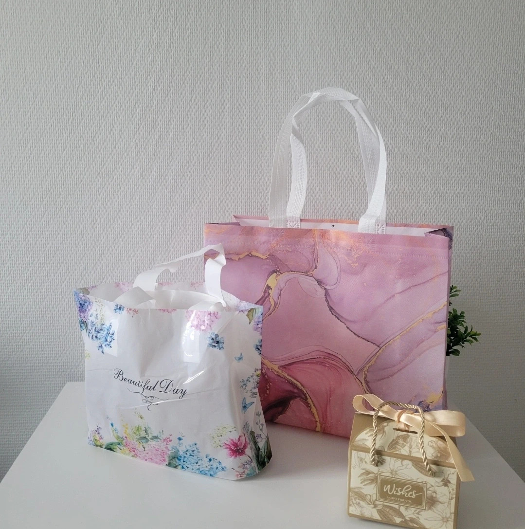 Sac cadeau en carton 2
