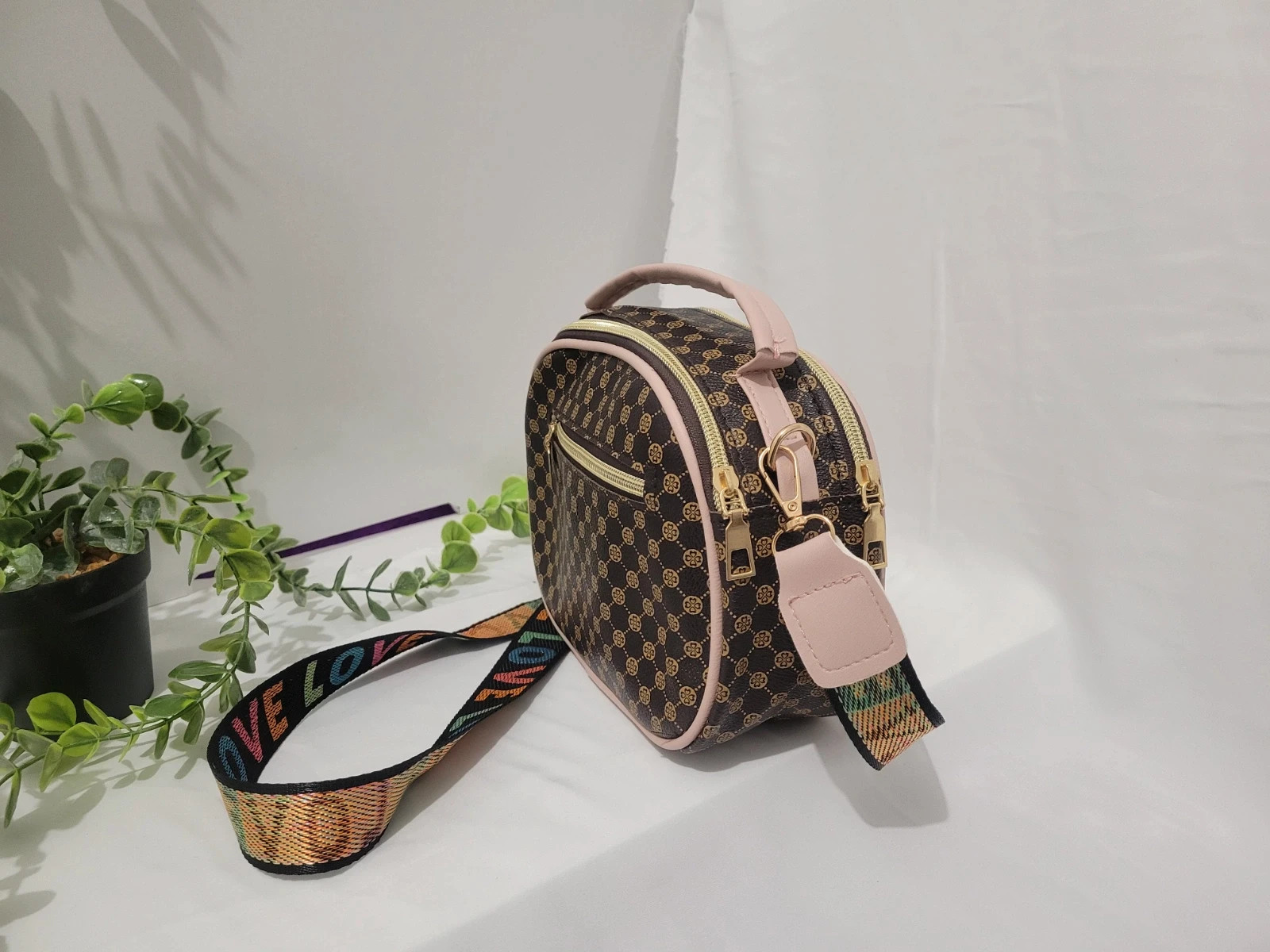 Sac à main bandoulière géométrique avec une papillon 5