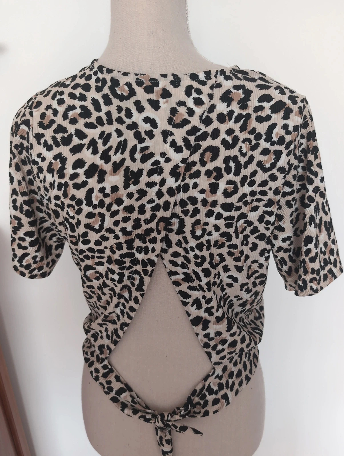 Blouse imprimée léopard beige / marron Dos dénudé - Bershka - Taille M - Look Casual chic – Bershka – taille M / 38 / 10 2