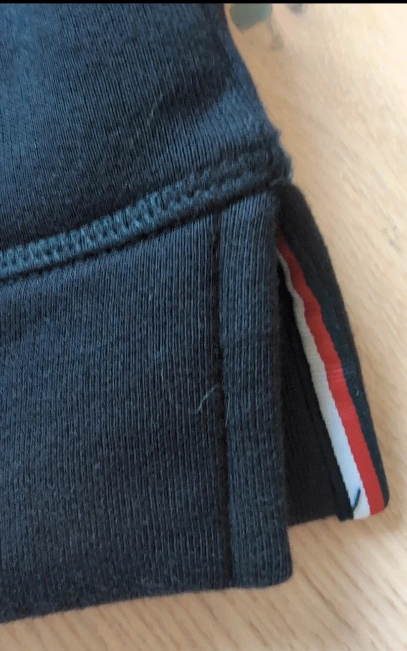 Sweat capuche femme Tommy Hilfiger Hoodie Bleu marine - Taille M Look streetwear – Tommy Hilfiger – taille M / 38 / 10 5
