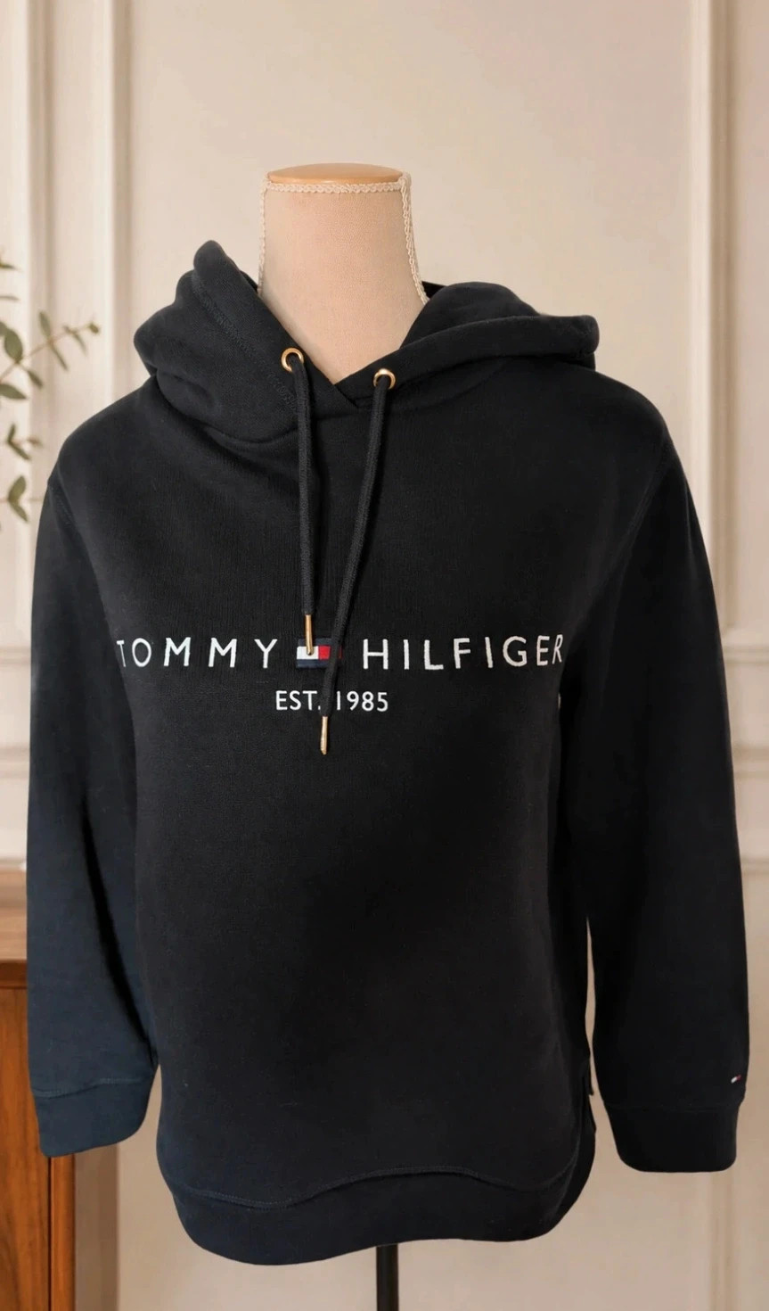 Sweat capuche femme Tommy Hilfiger Hoodie Bleu marine - Taille M Look streetwear