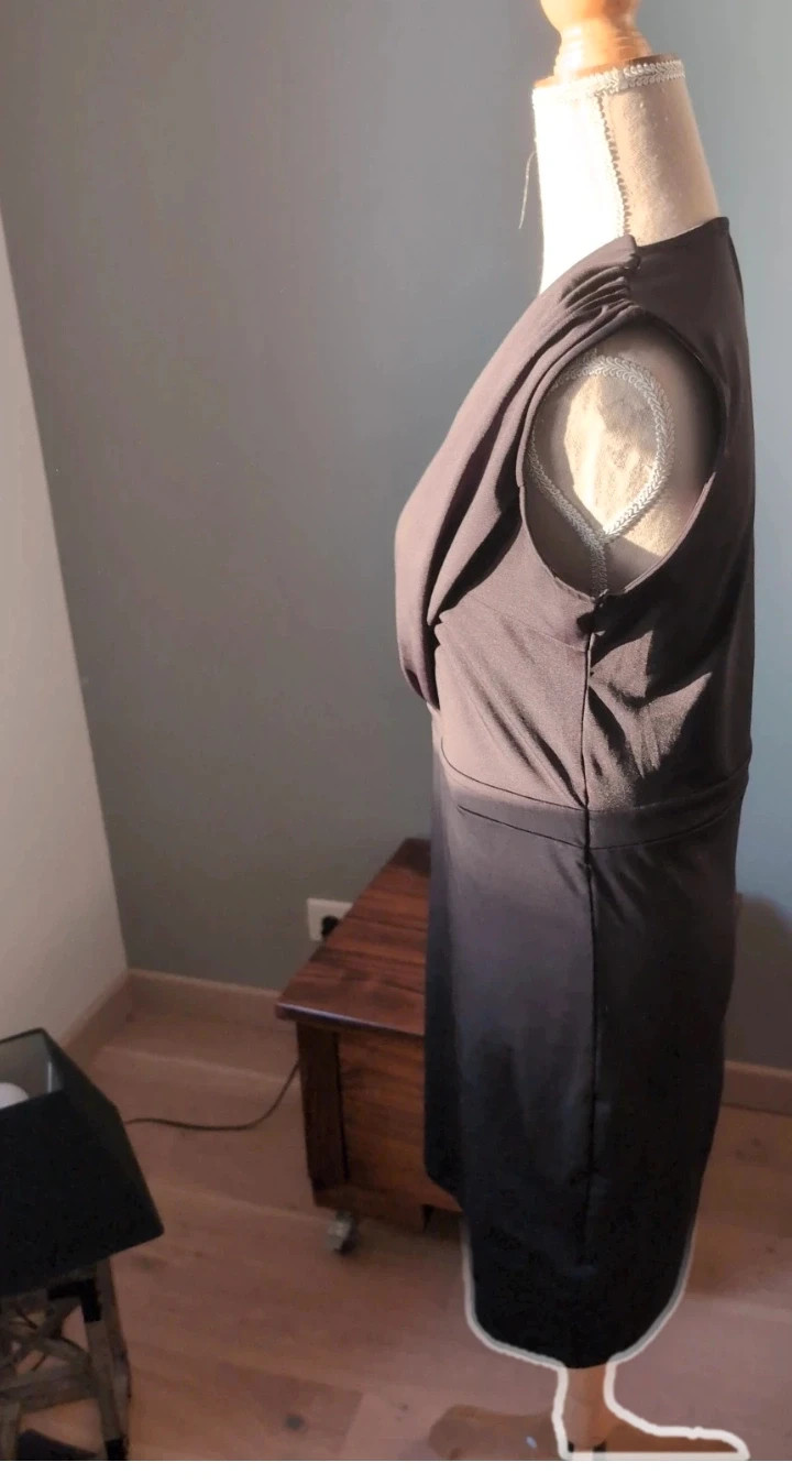 Robe noire élégante drapée | Décolleté cache-cœur | Coupe cintrée | Chic & intemporelle – 3 Suisses – taille M / 38 / 10 2
