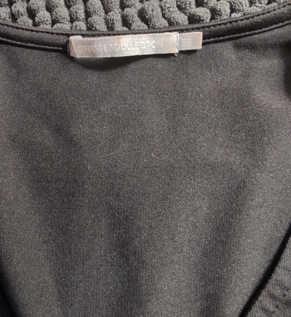 Robe noire élégante drapée | Décolleté cache-cœur | Coupe cintrée | Chic & intemporelle – 3 Suisses – taille M / 38 / 10 5
