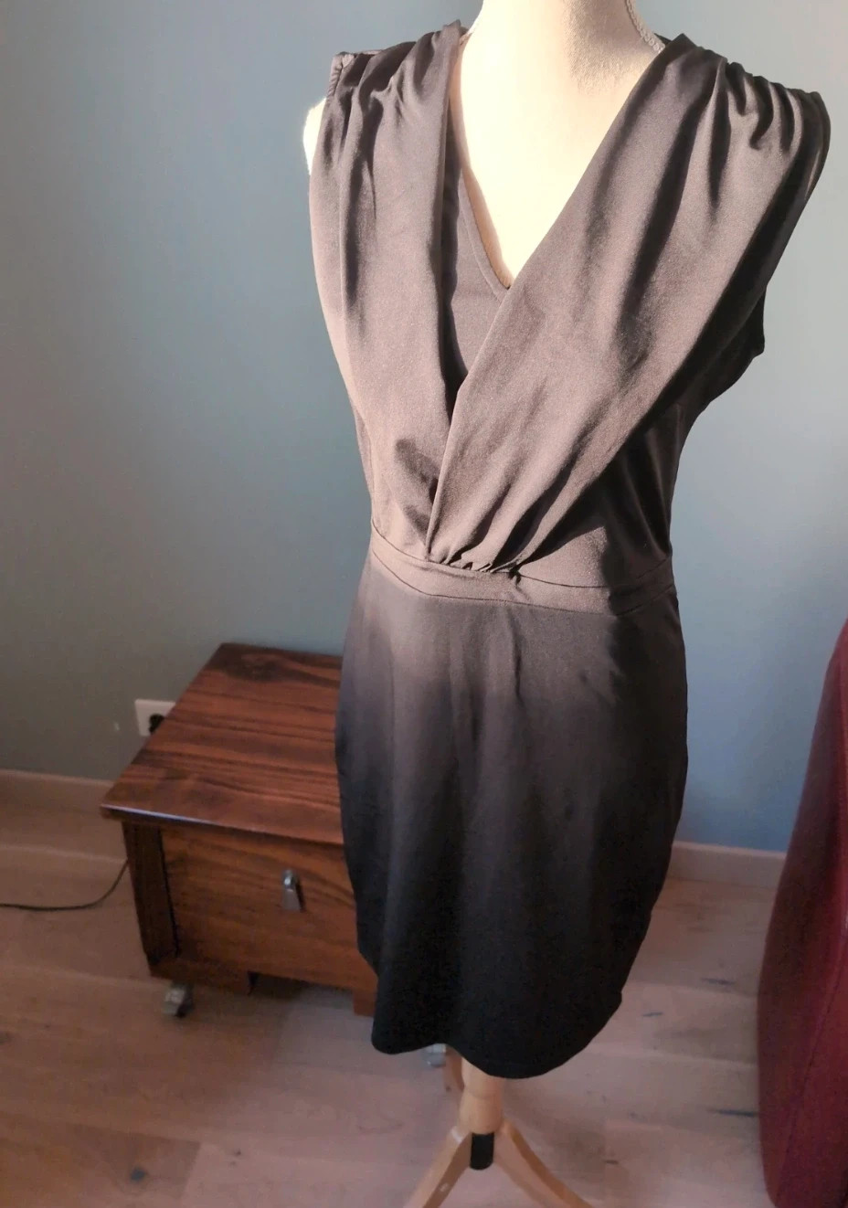 Robe noire élégante drapée | Décolleté cache-cœur | Coupe cintrée | Chic & intemporelle – 3 Suisses – taille M / 38 / 10 4