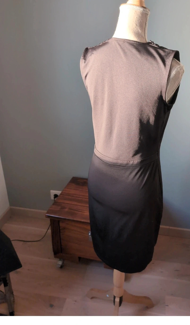 Robe noire élégante drapée | Décolleté cache-cœur | Coupe cintrée | Chic & intemporelle – 3 Suisses – taille M / 38 / 10 3